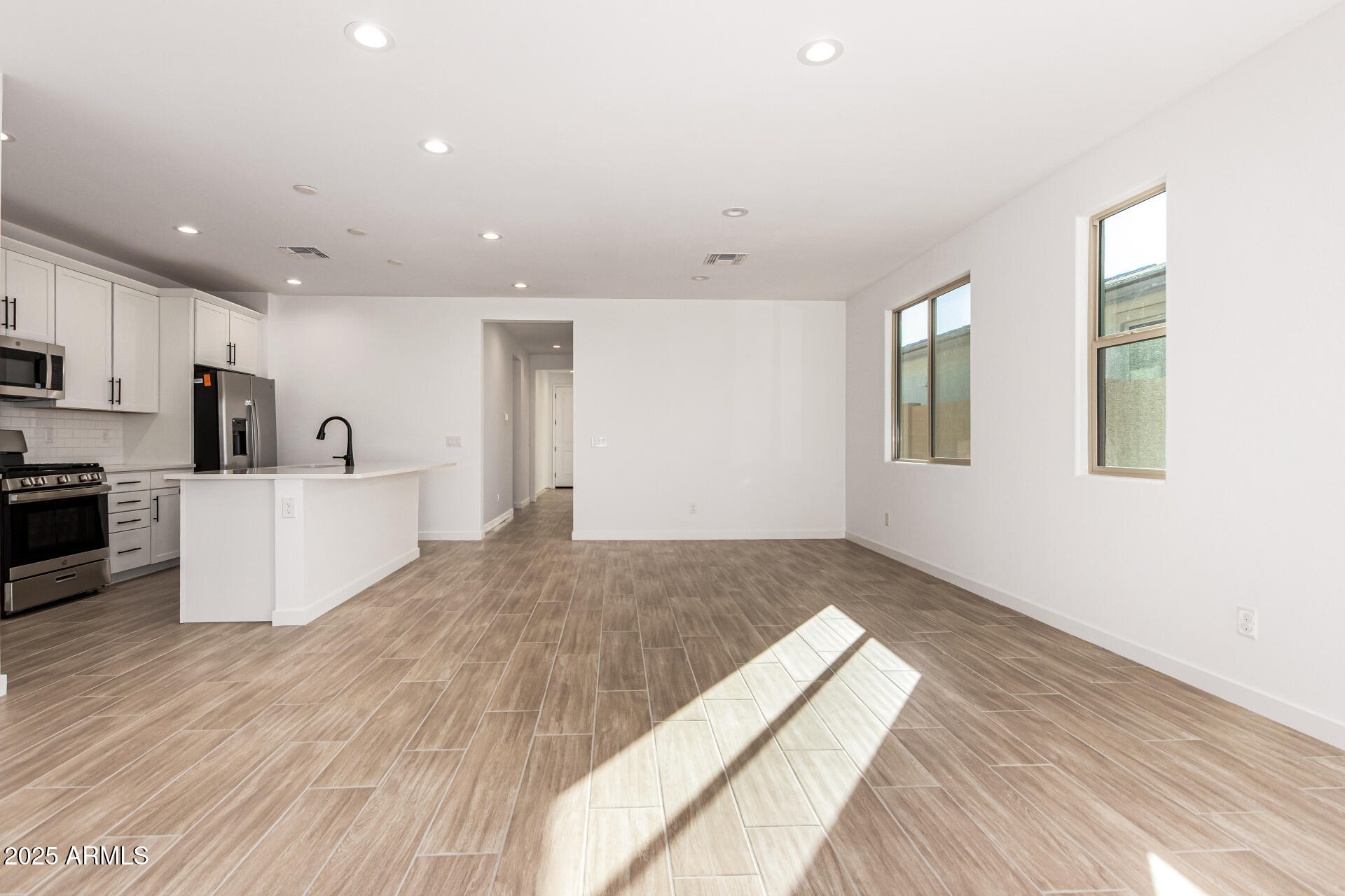 15826 W VOGEL Avenue