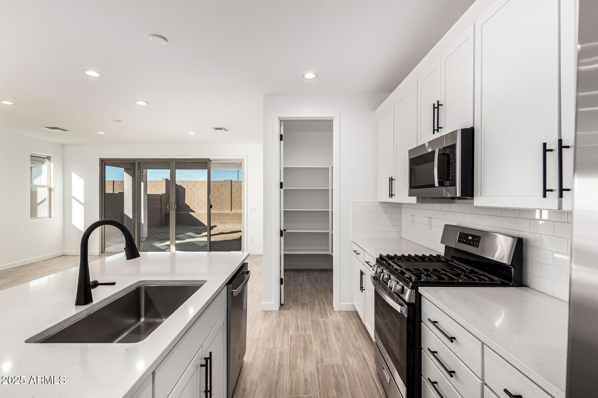 15826 W VOGEL Avenue