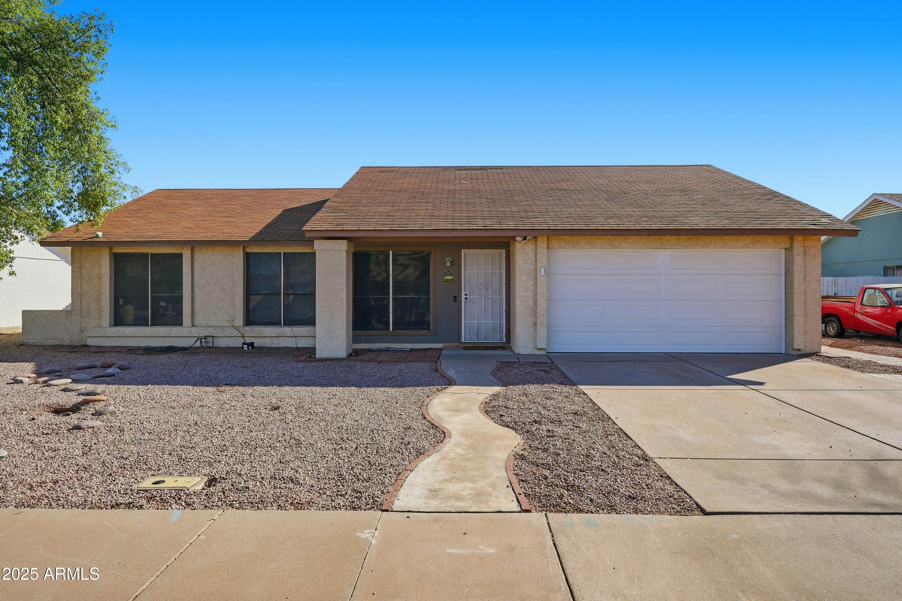 953 E HACKAMORE Street