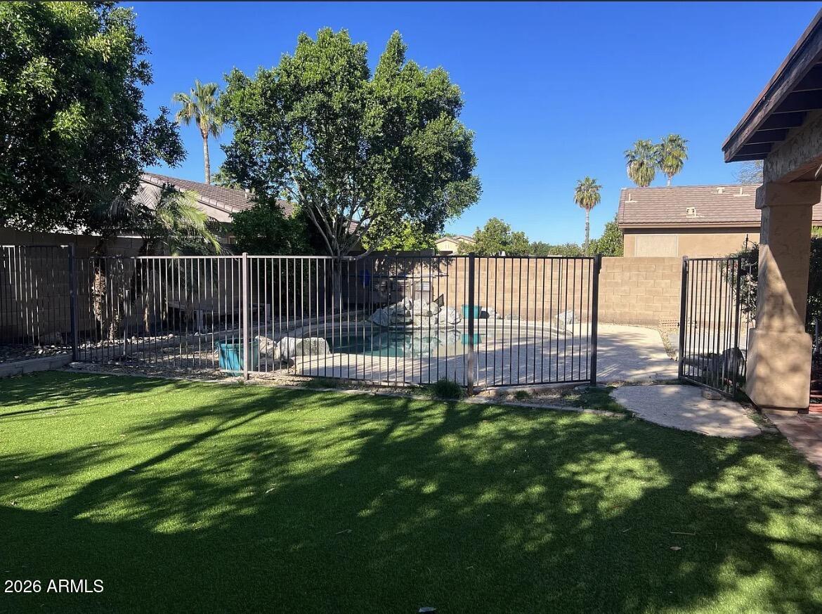 2791 E CARLA VISTA Drive