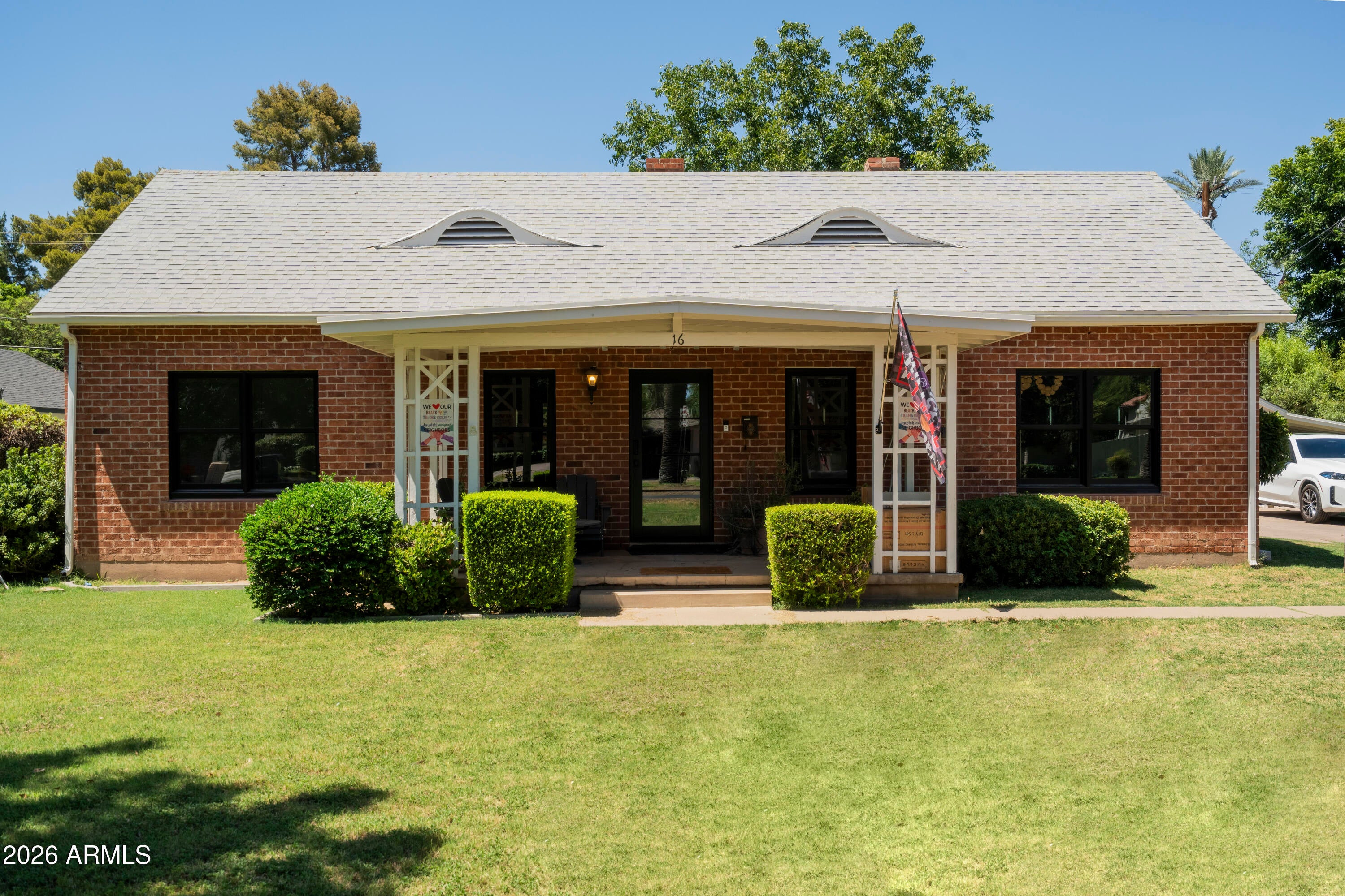 16 W COLTER Street