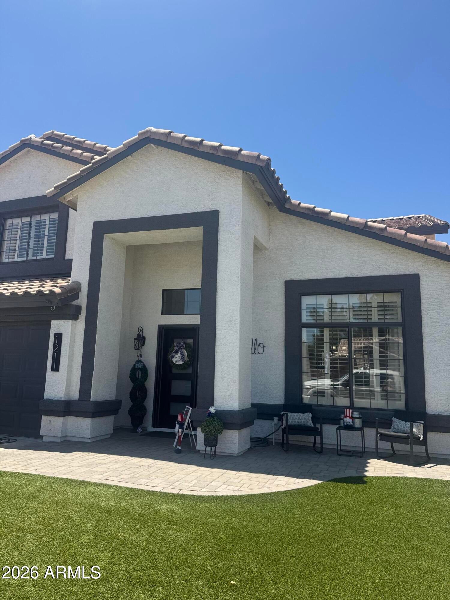 1211 W HONEYSUCKLE Lane