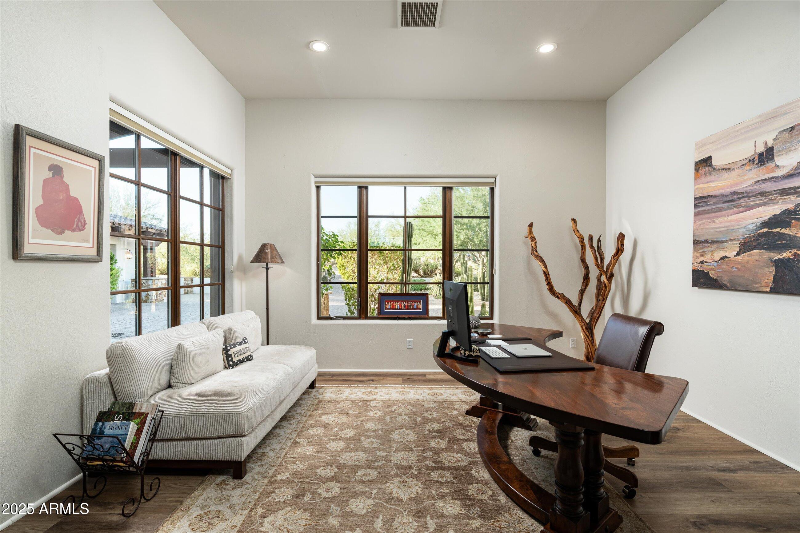 WHISPER ROCK - Residential