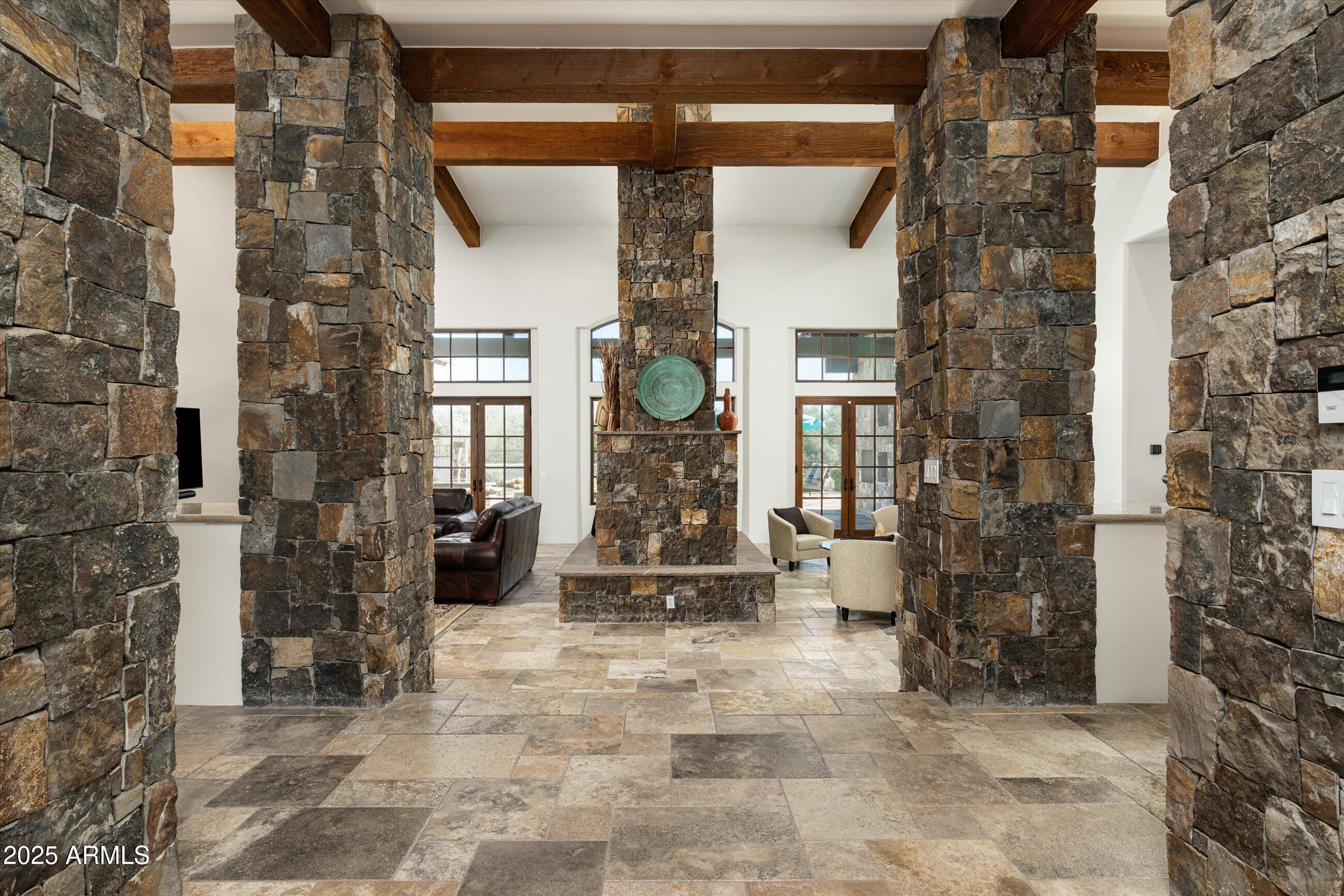 WHISPER ROCK - Residential