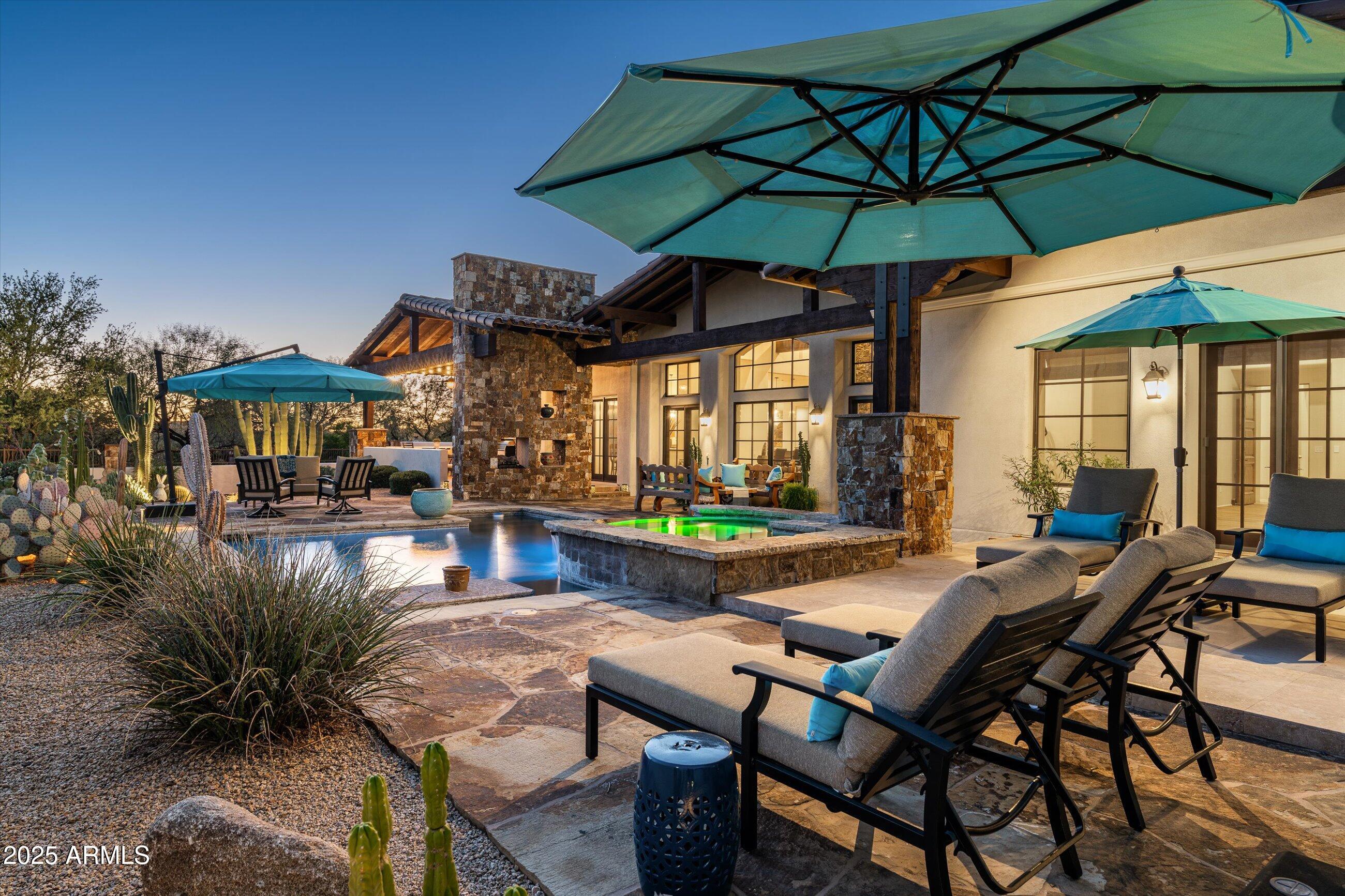 WHISPER ROCK - Residential