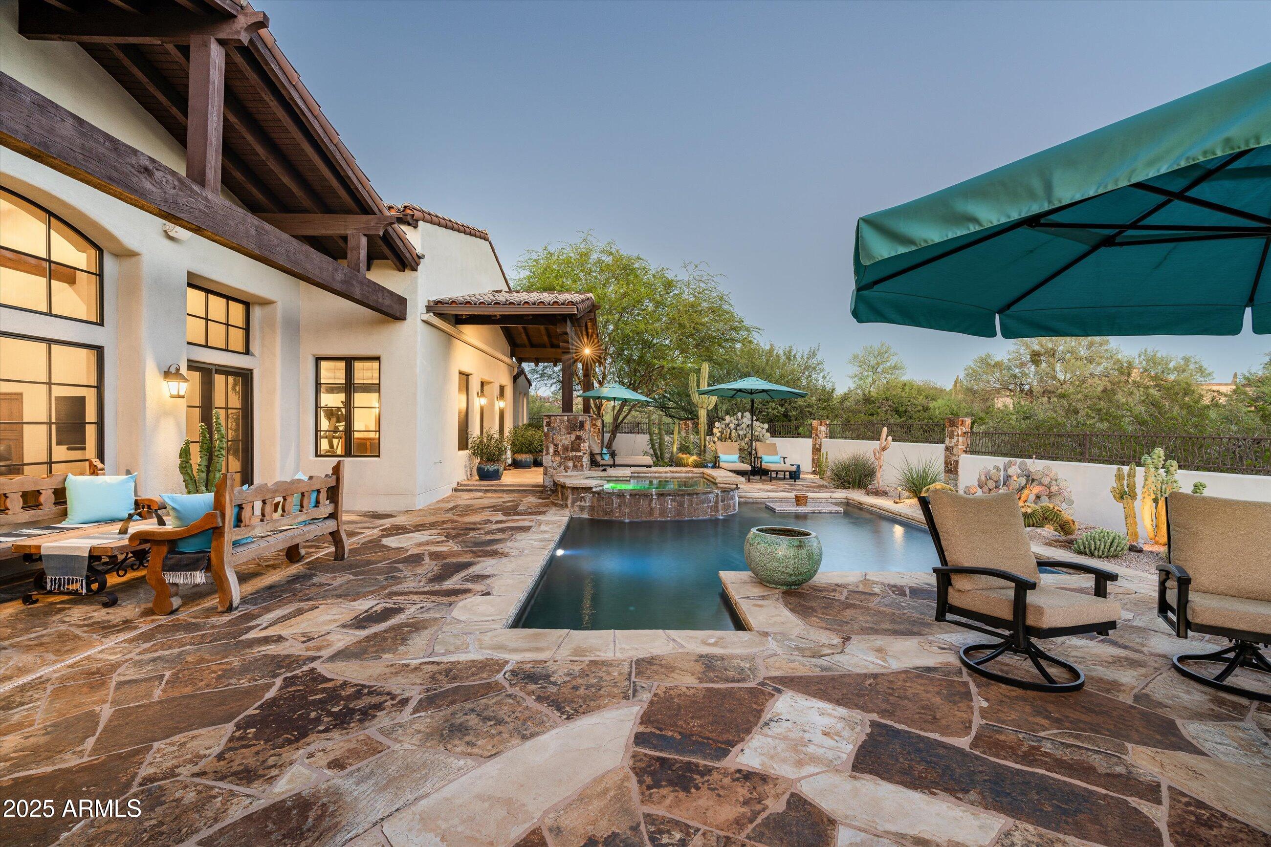 WHISPER ROCK - Residential