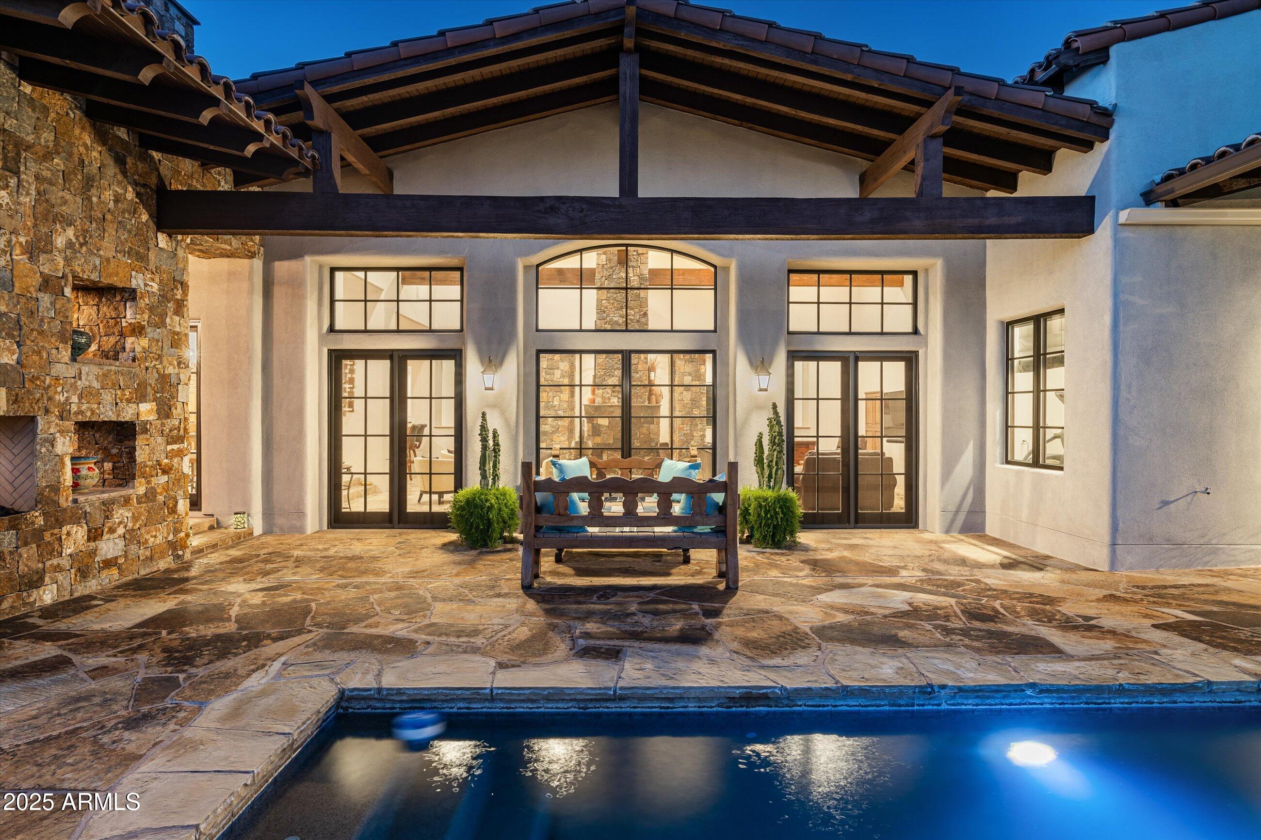 WHISPER ROCK - Residential
