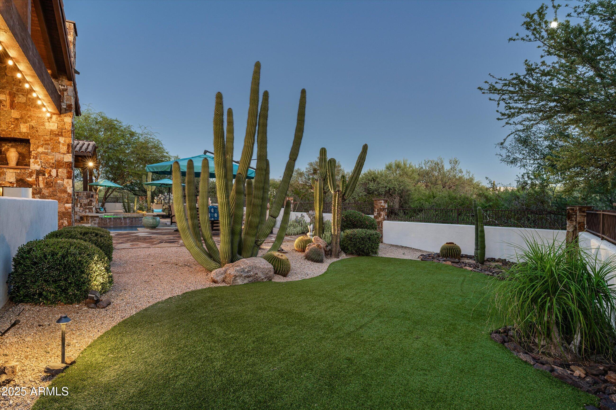 WHISPER ROCK - Residential