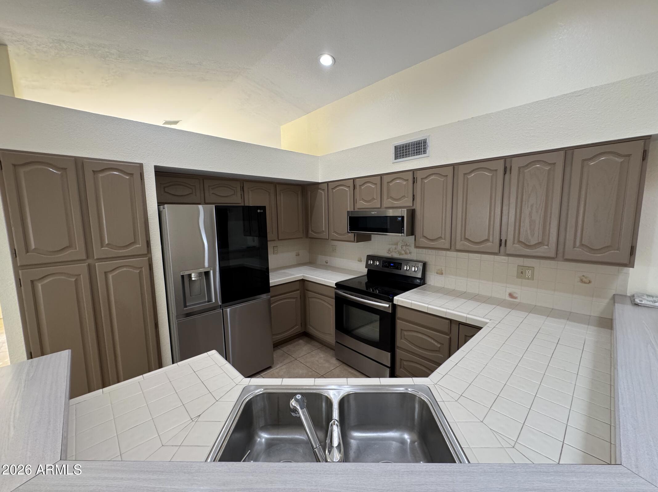 PUEBLO DEL SOL COUNTRY CLUB ESTATES 1 - Residential Lease