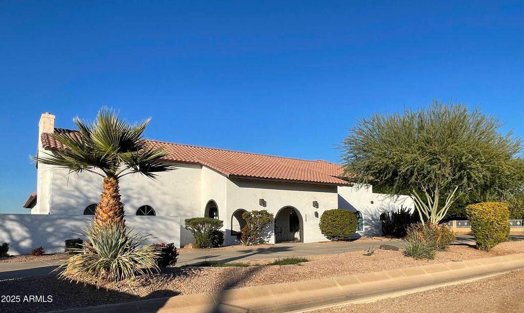 Photo of 8200 W Orangewood Avenue, Glendale, AZ 85303 (MLS # 6957676)