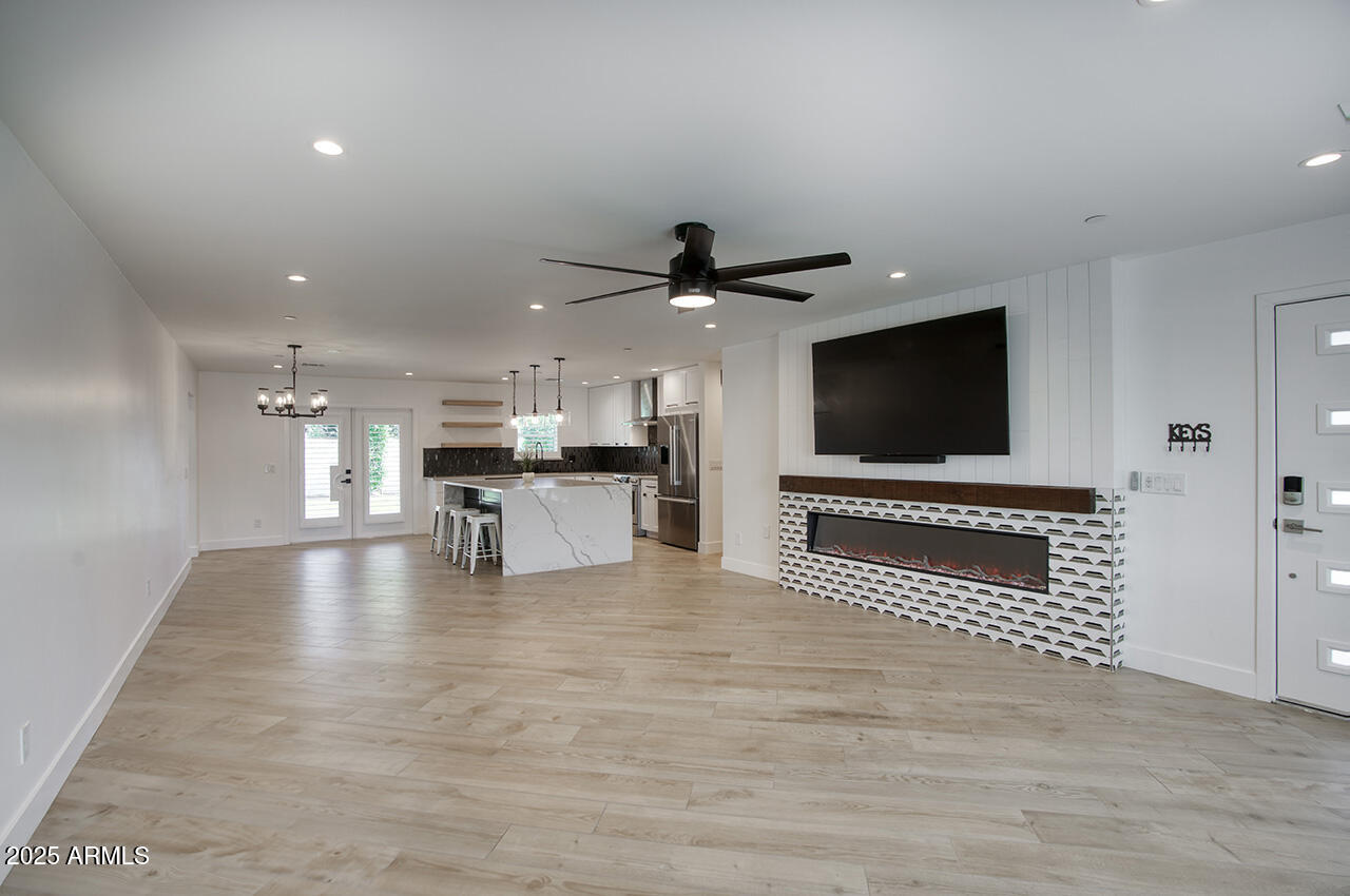 8318 E SELLS Drive