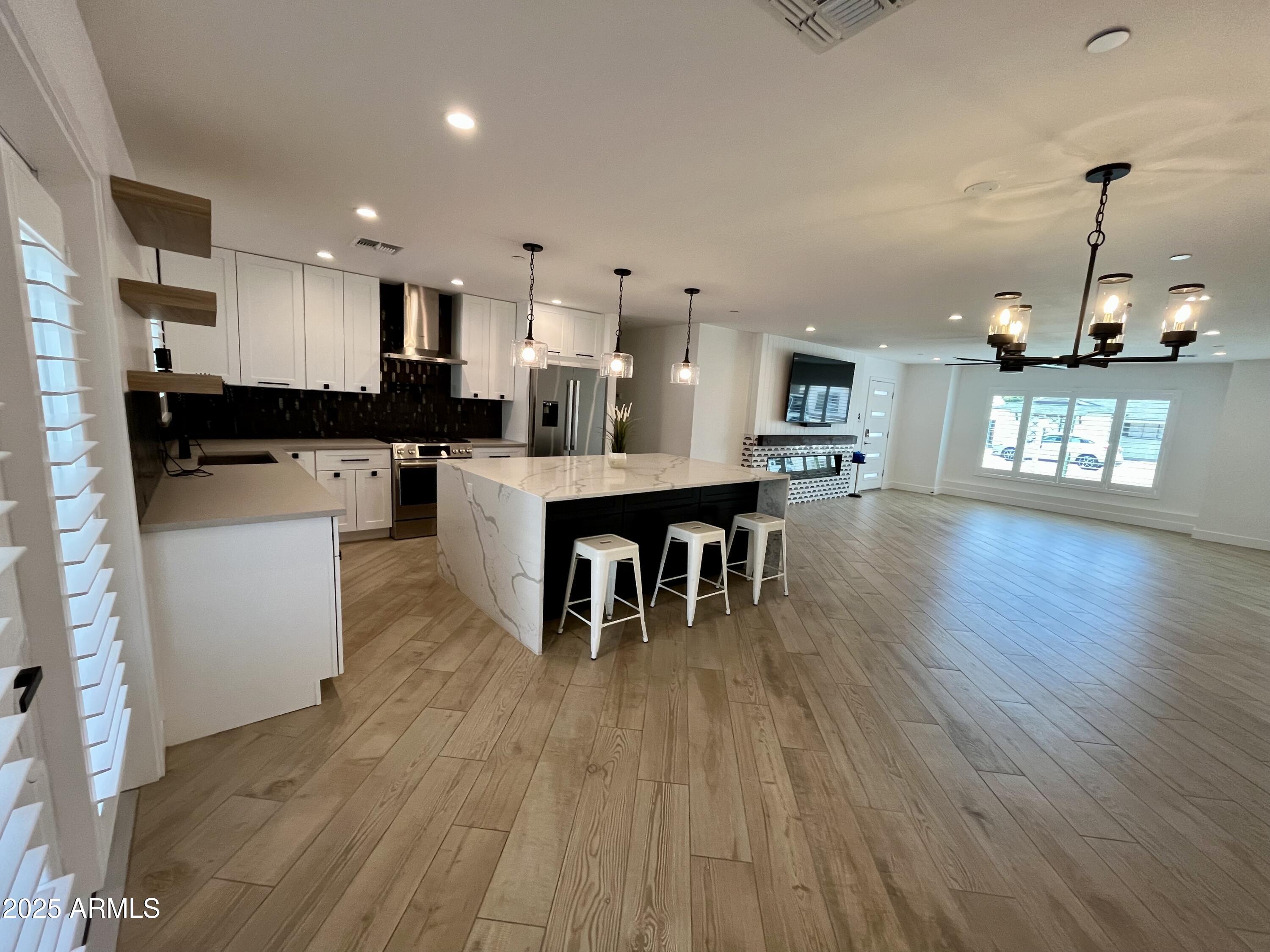 8318 E SELLS Drive