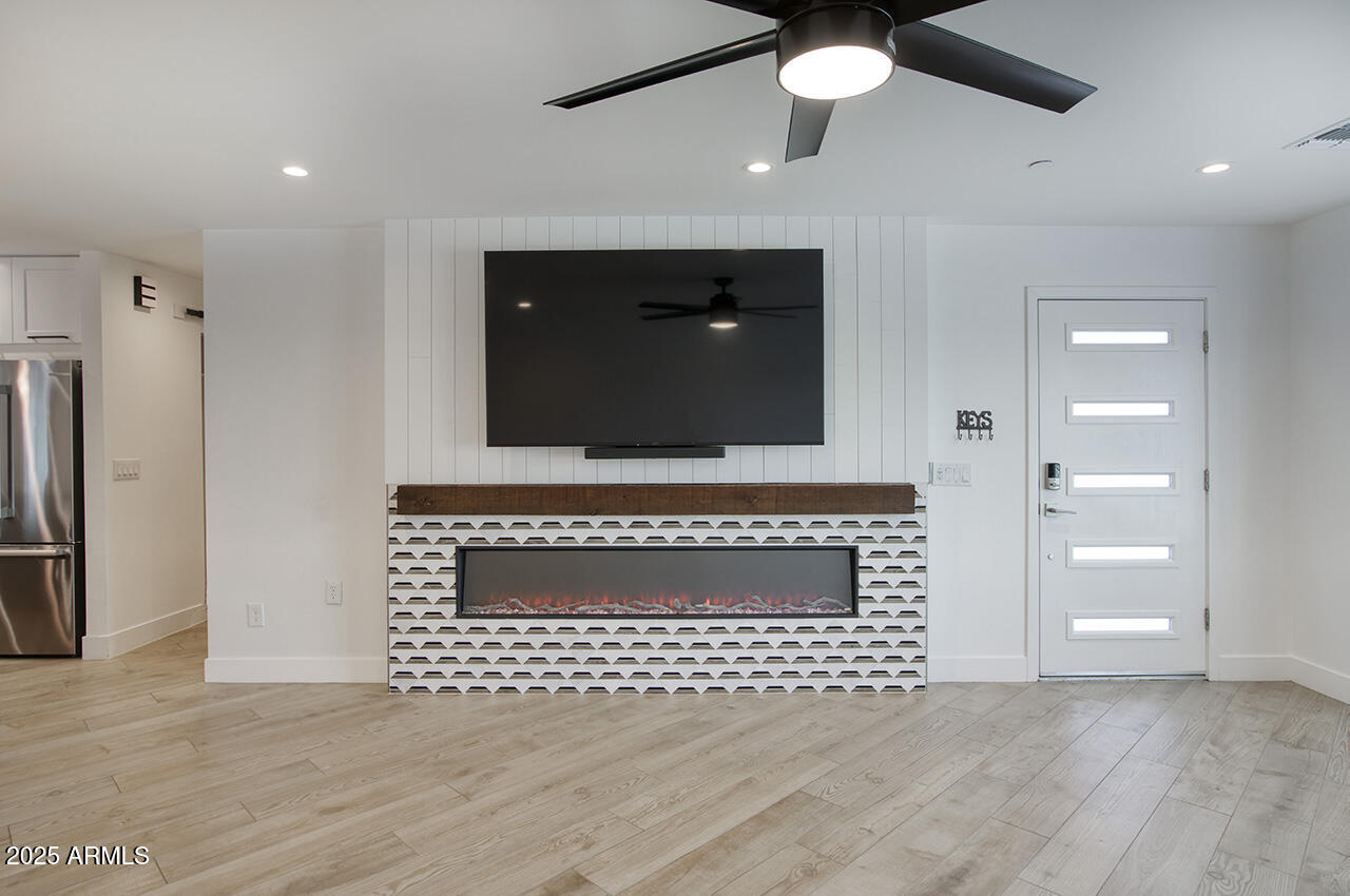 8318 E SELLS Drive