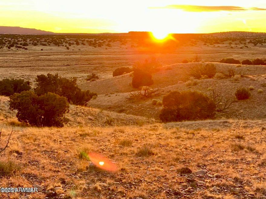 This is a completely private and off grid lot with! beautiful views. Come build your new off-grid home, place your manufactured, RV, camp or establish your dream ranch! Thirty minutes east of St. Johns, Woodland Valley Ranch has a low POA that maintains the roads and keeps them accessible all year long and provides a community well for owners to haul water. Enjoy all four seasons in this high- country paradise! .