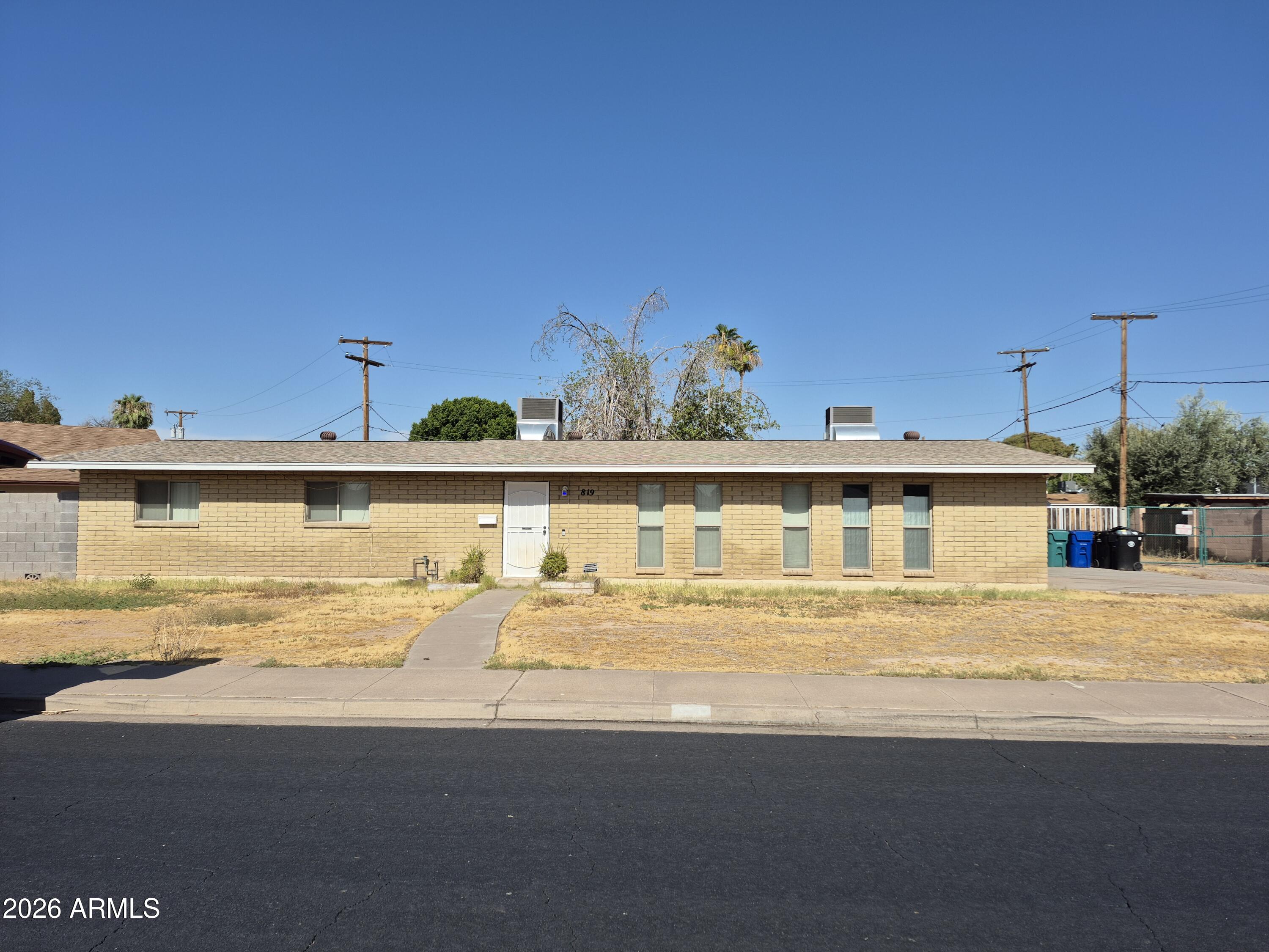 819 N Pioneer --