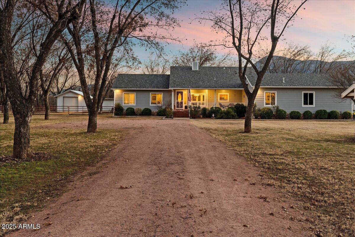 327 E QUARTERHORSE Lane E