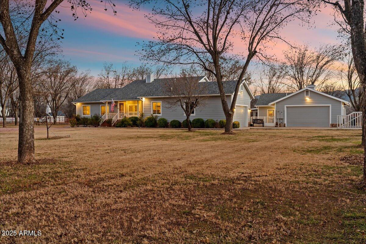 327 E QUARTERHORSE Lane E