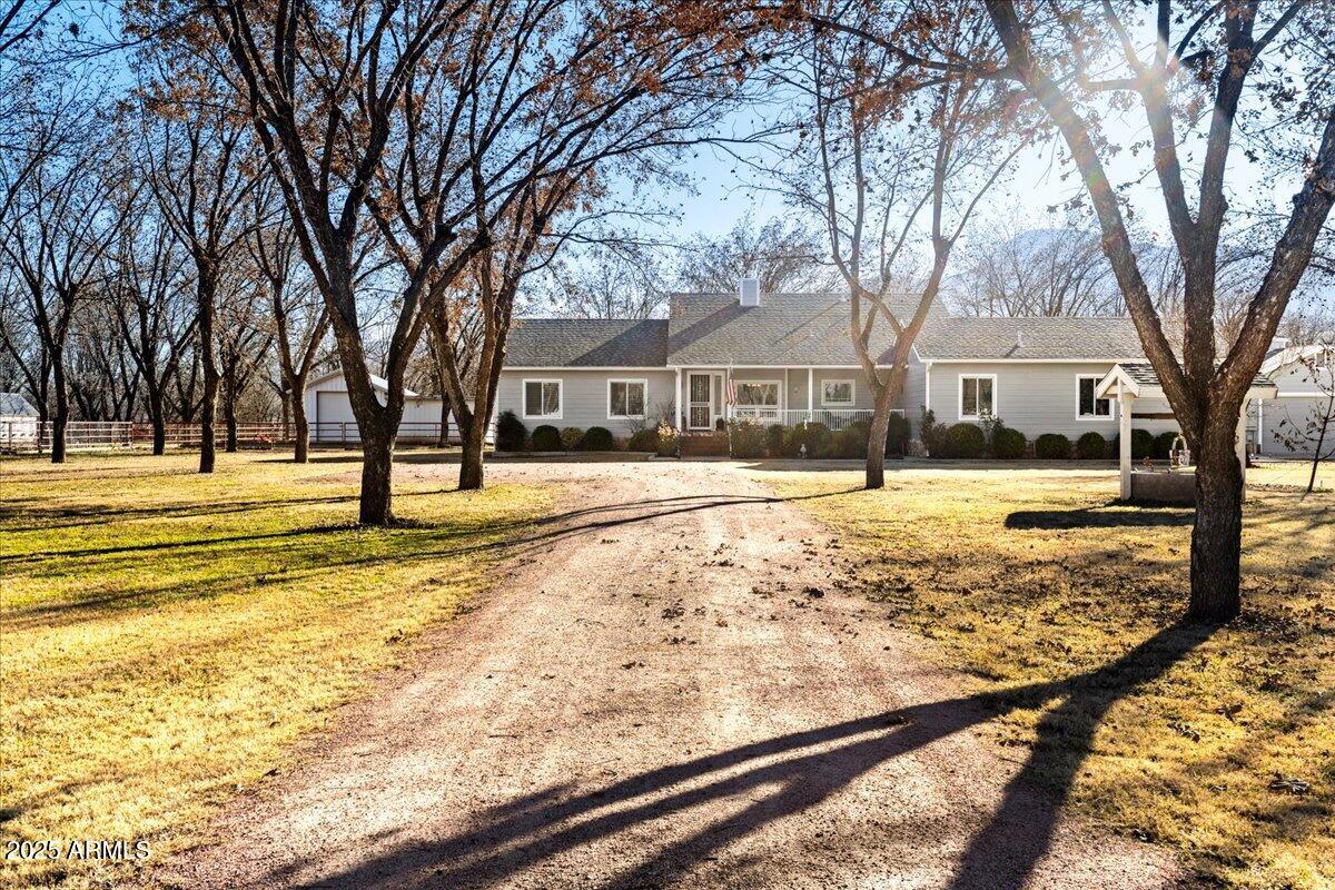 327 E QUARTERHORSE Lane E