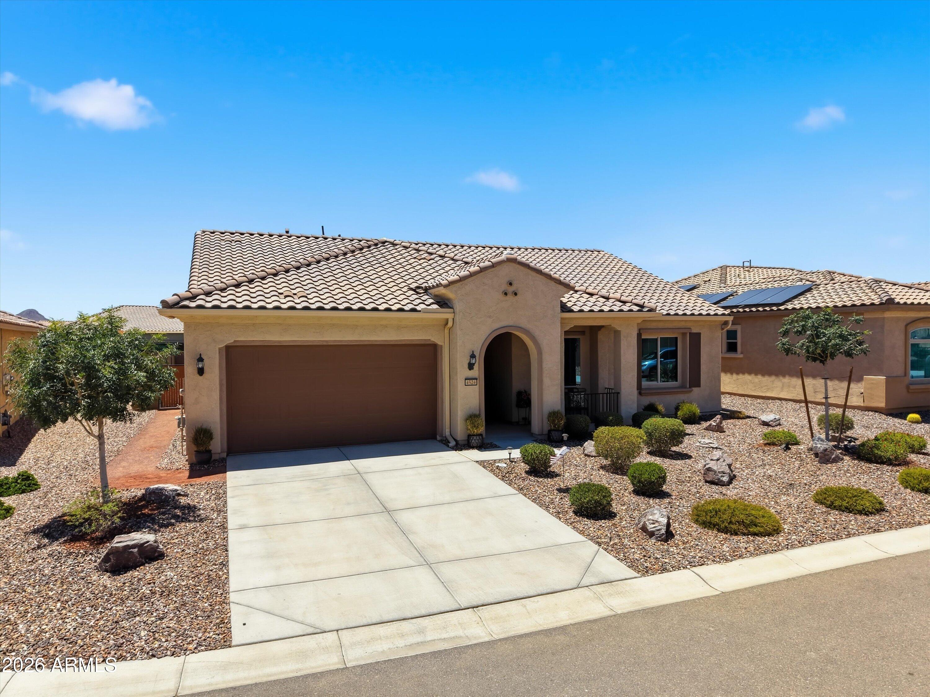 4524 N HUDSON Drive