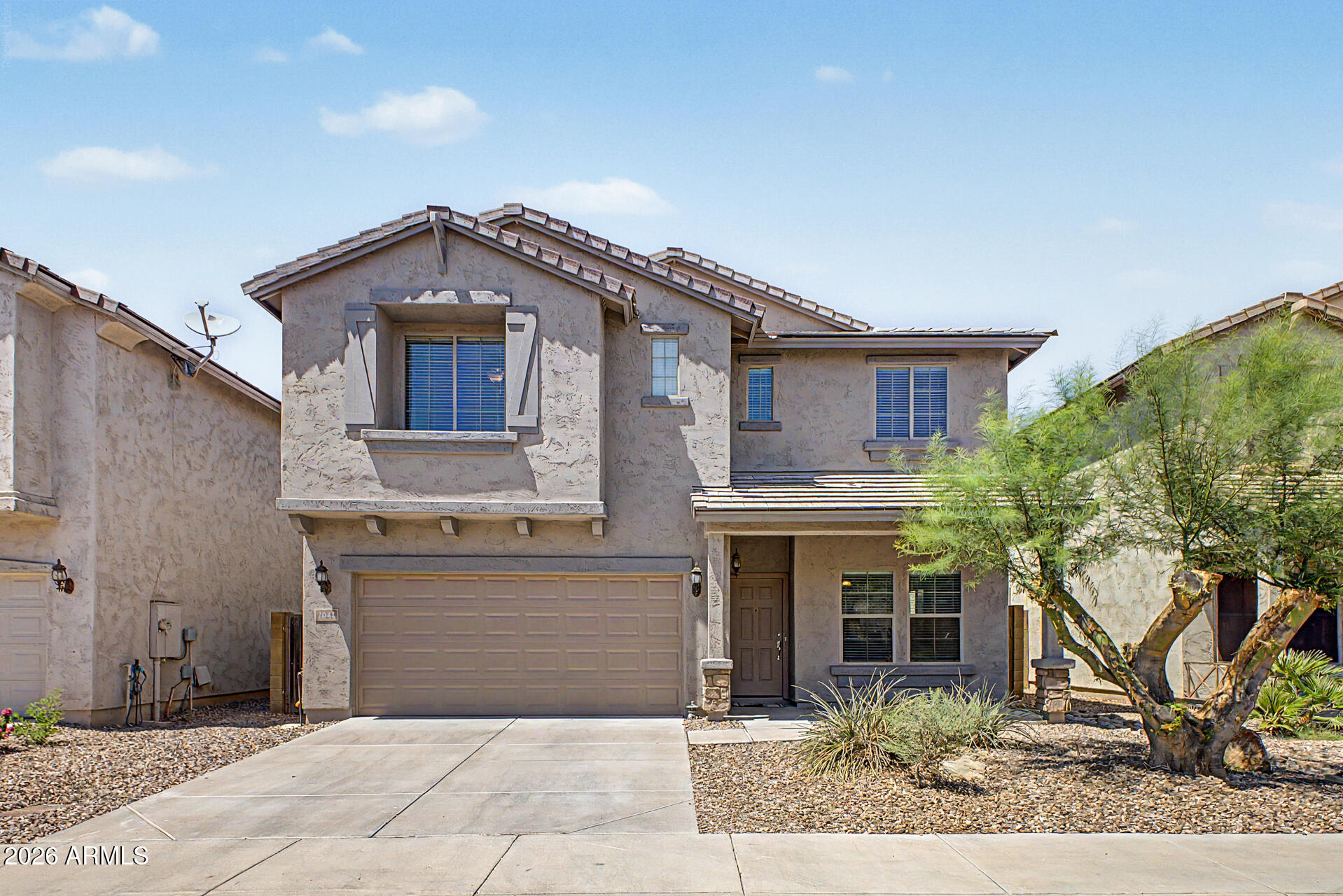2042 W DAVIS Road