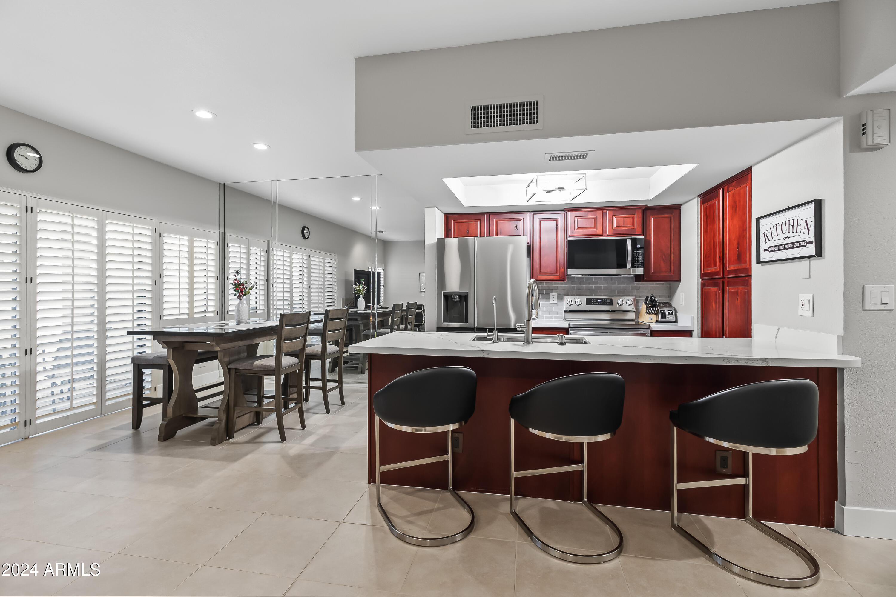 9705 E MOUNTAIN VIEW Road 1038