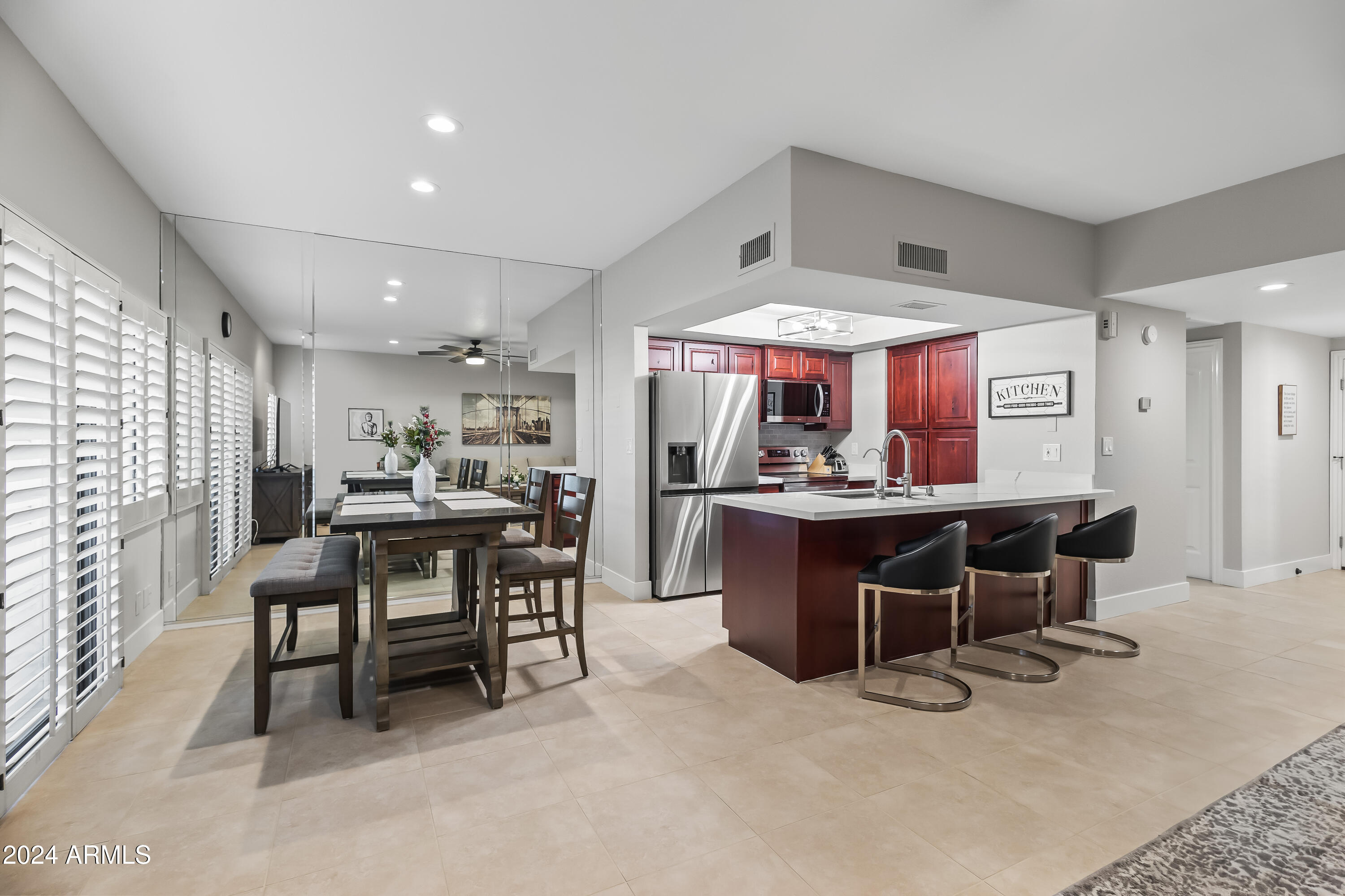 9705 E MOUNTAIN VIEW Road 1038