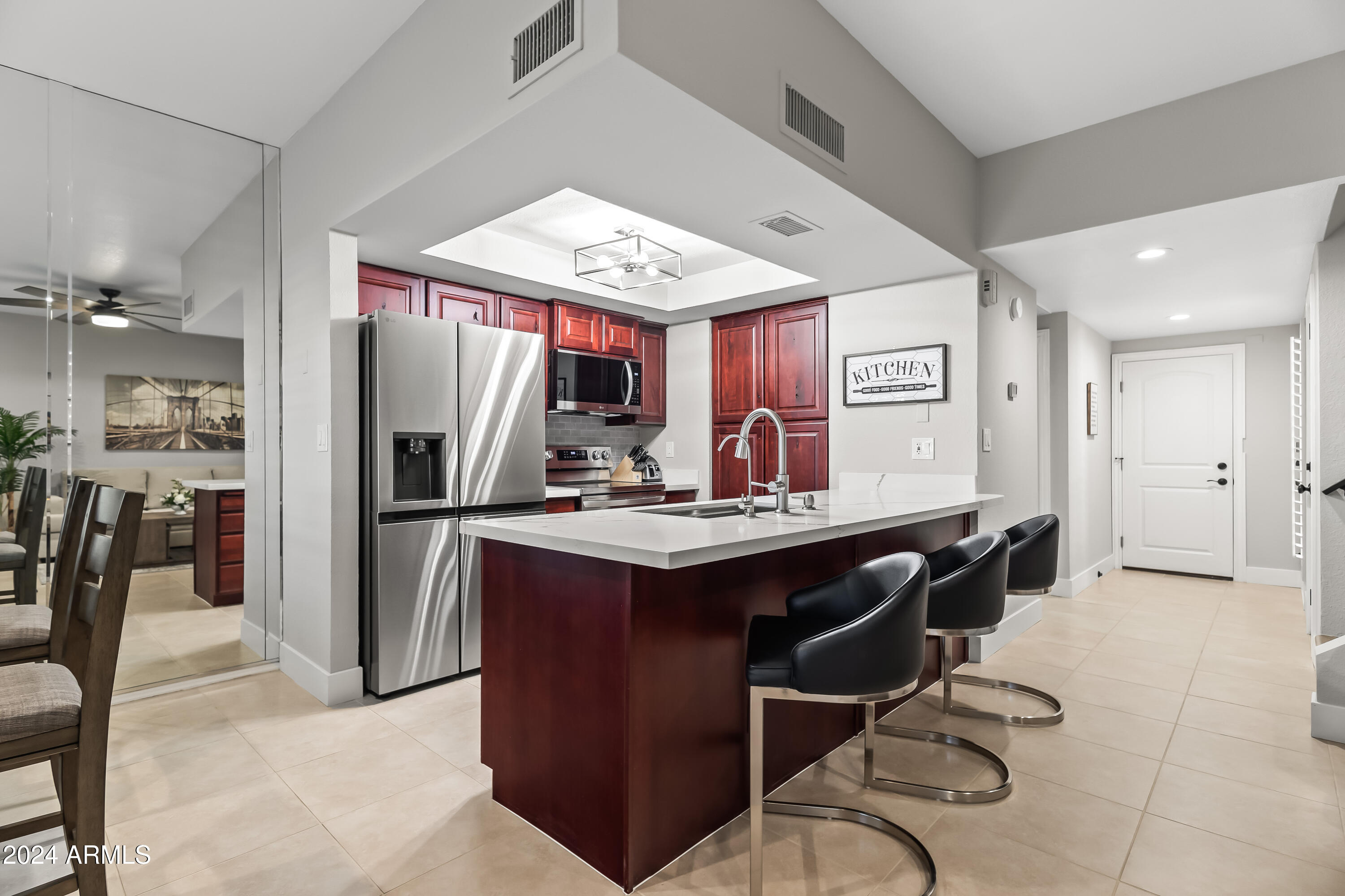 9705 E MOUNTAIN VIEW Road 1038