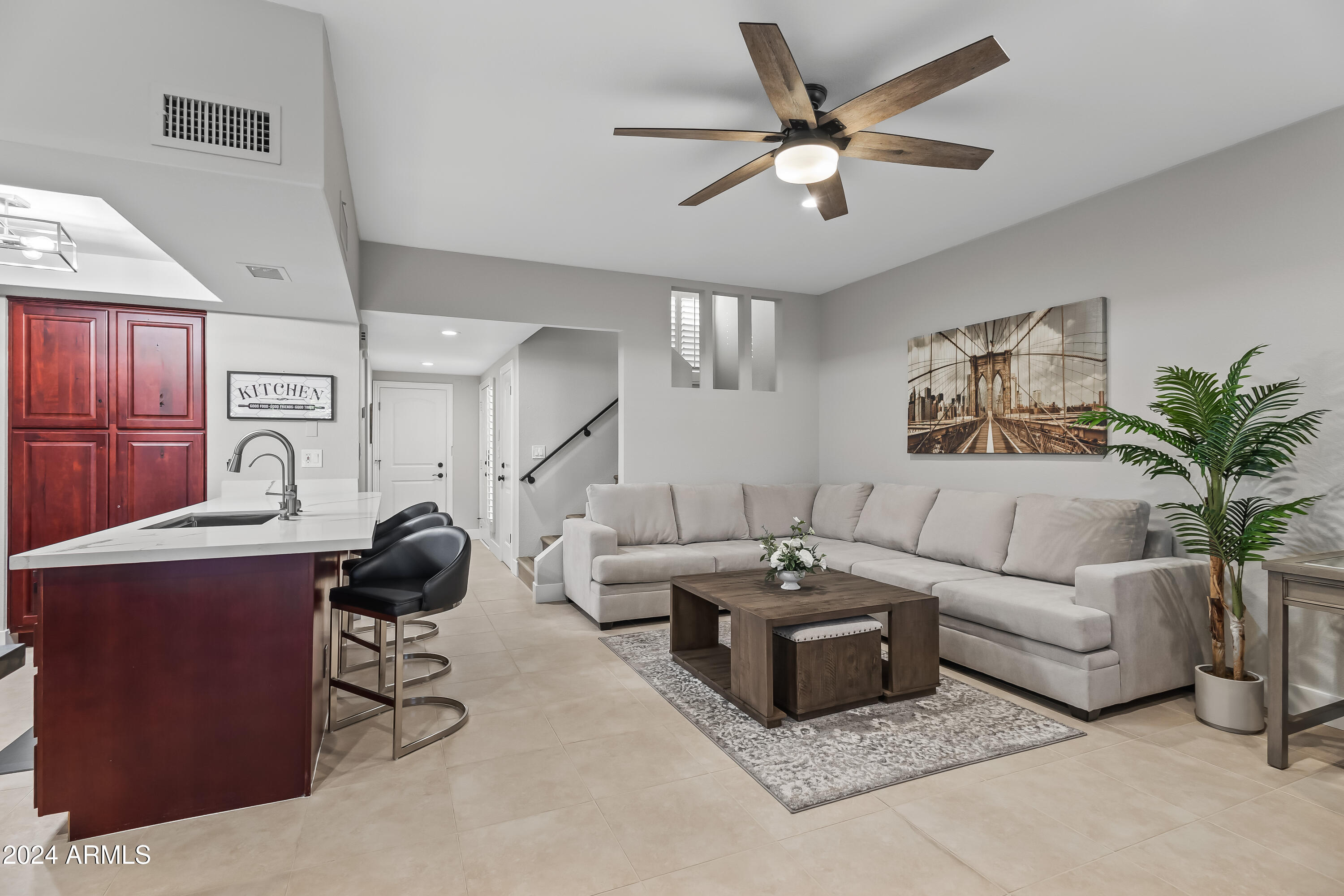 9705 E MOUNTAIN VIEW Road 1038