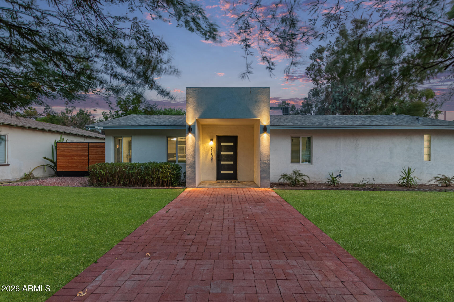 2209 E WINDSOR Avenue