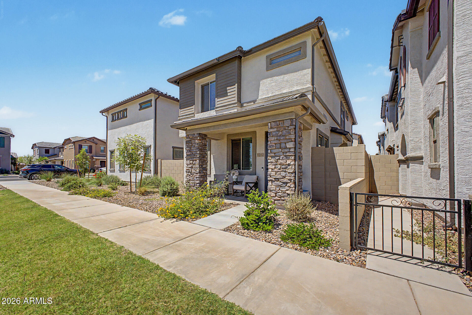 1212 W SPARROW Drive 1212 W