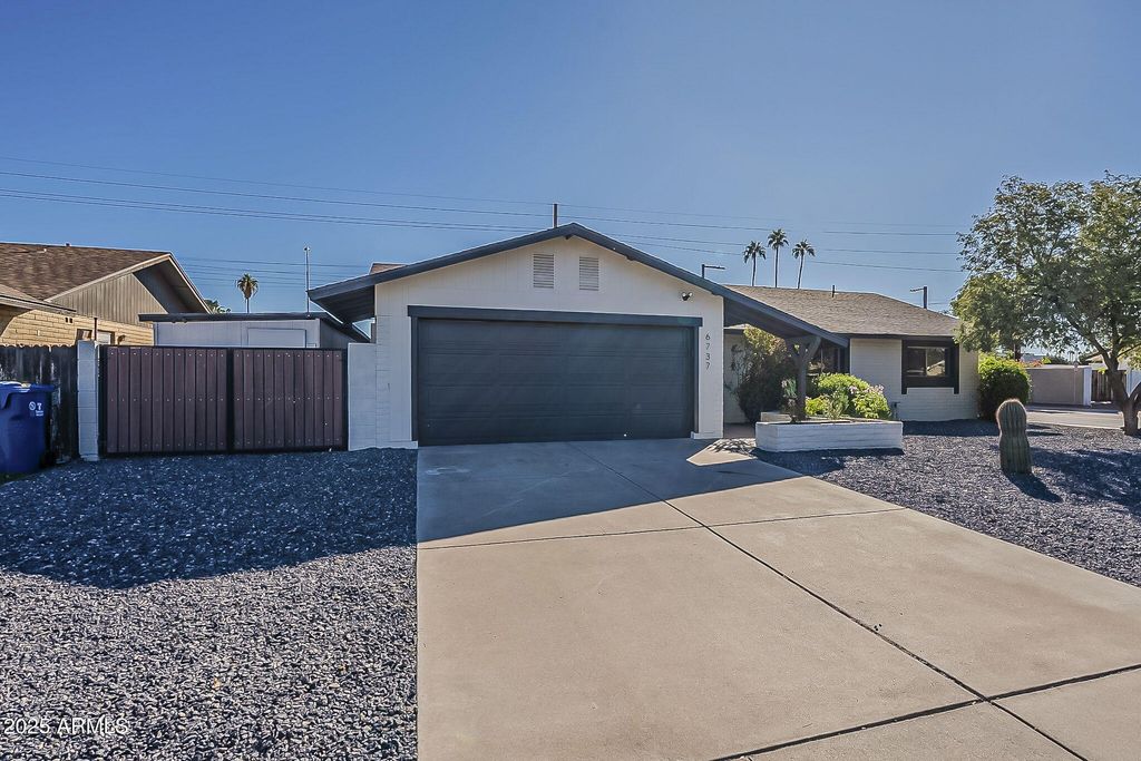 Photo of 6737 S Palm Drive, Tempe, AZ 85283 (MLS # 6934552)
