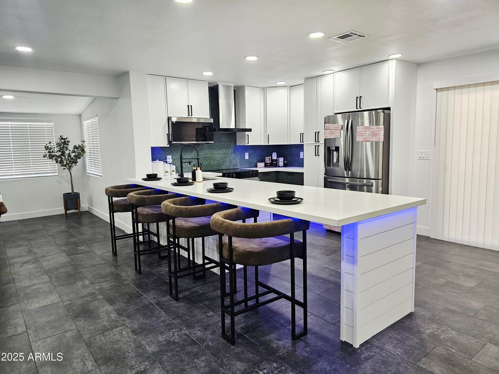 Photo of 5040 N 69th Drive, Glendale, AZ 85303 (MLS # 6981316)