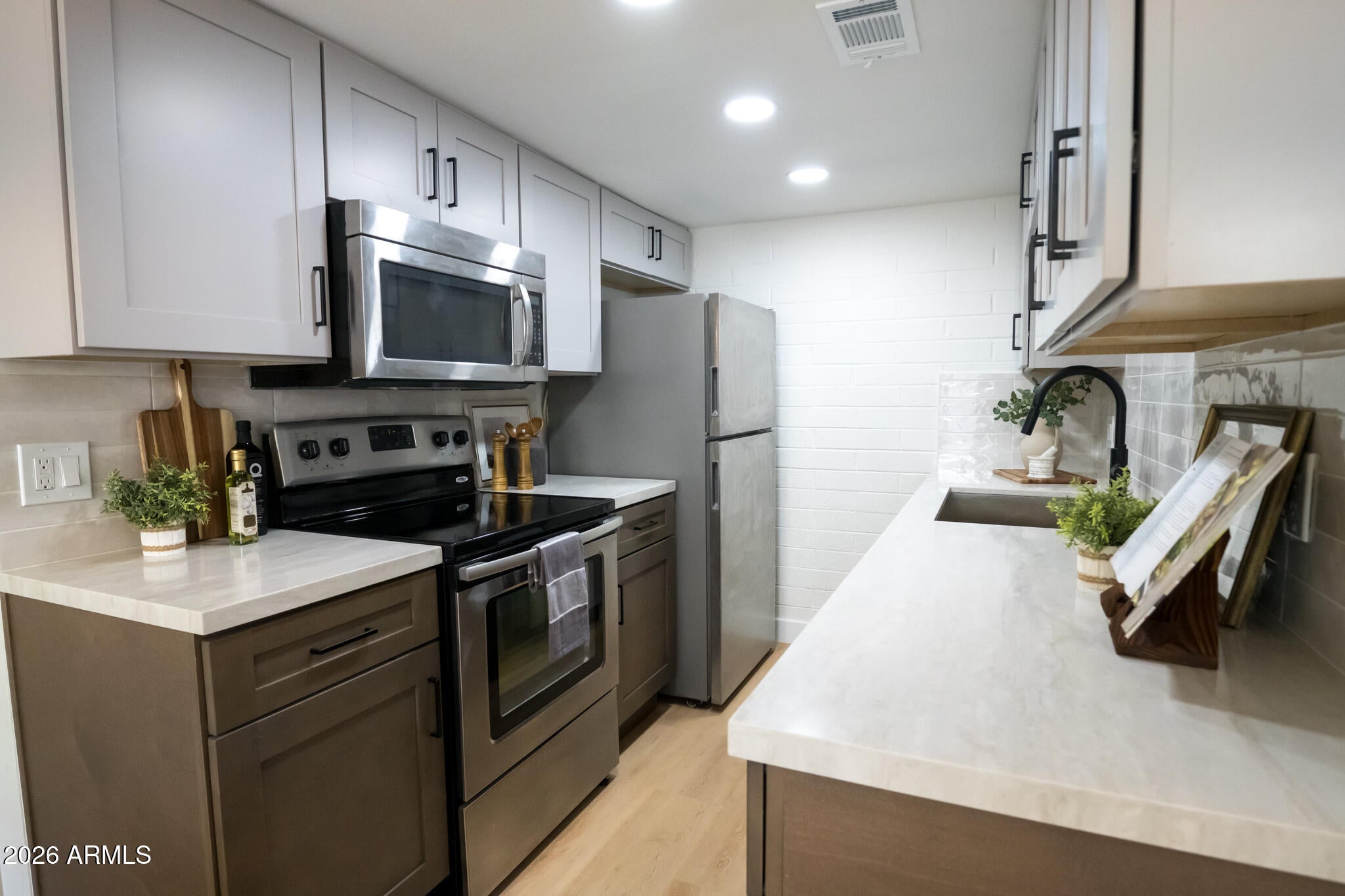 1047 N 84TH Place