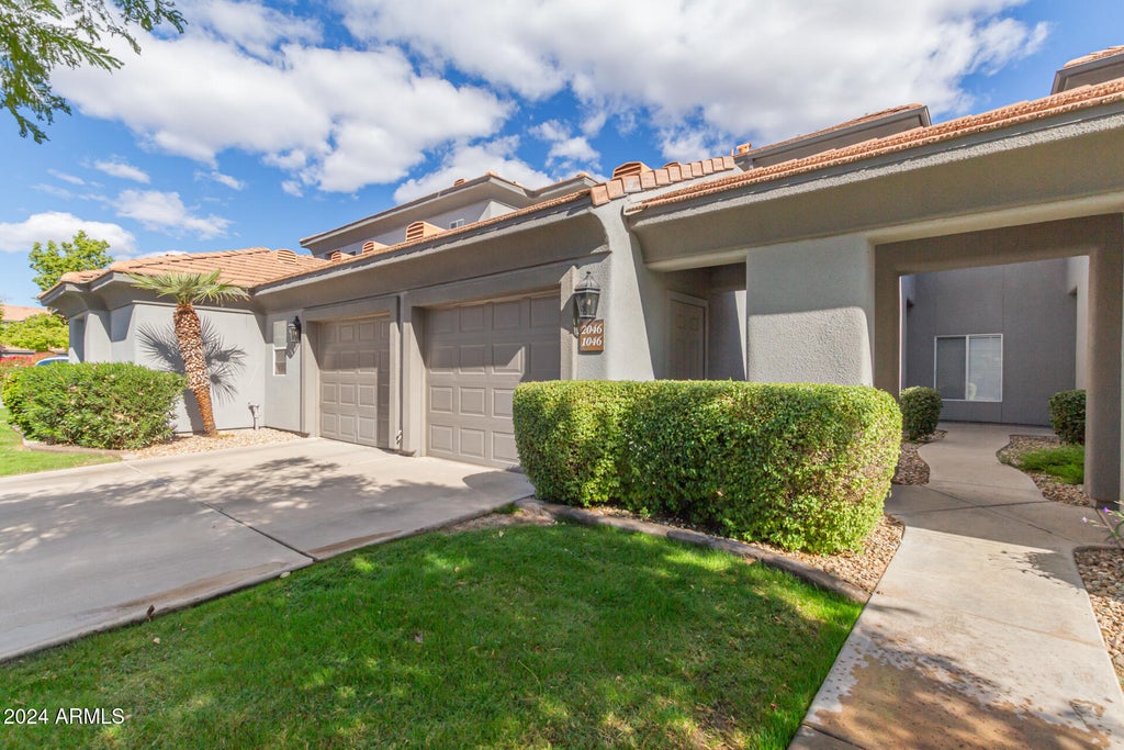 Photo of 7401 W Arrowhead Clubhouse Drive #2046, Glendale, AZ 85308 (MLS # 7086643)