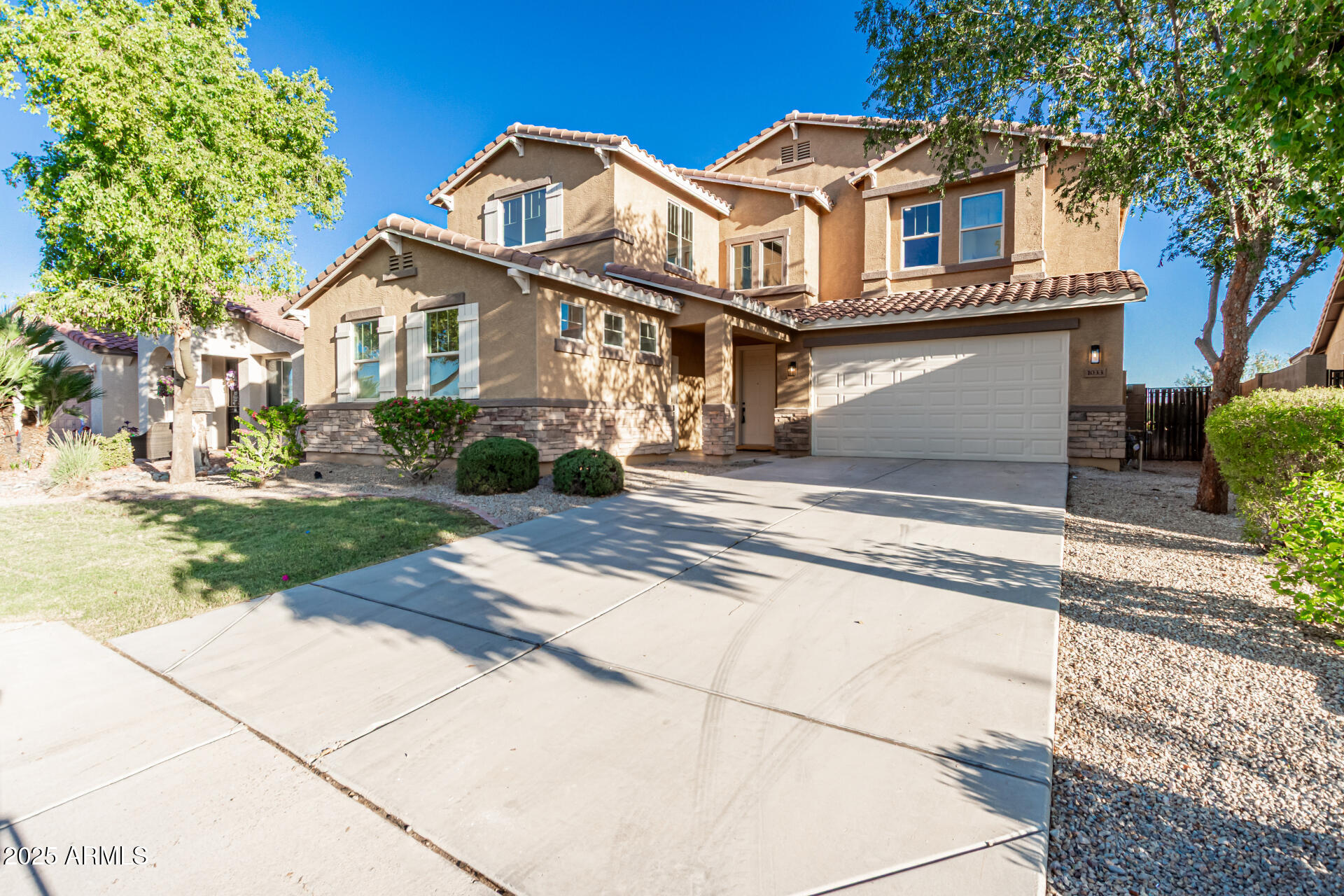 1033 E PASTURE CANYON Drive
