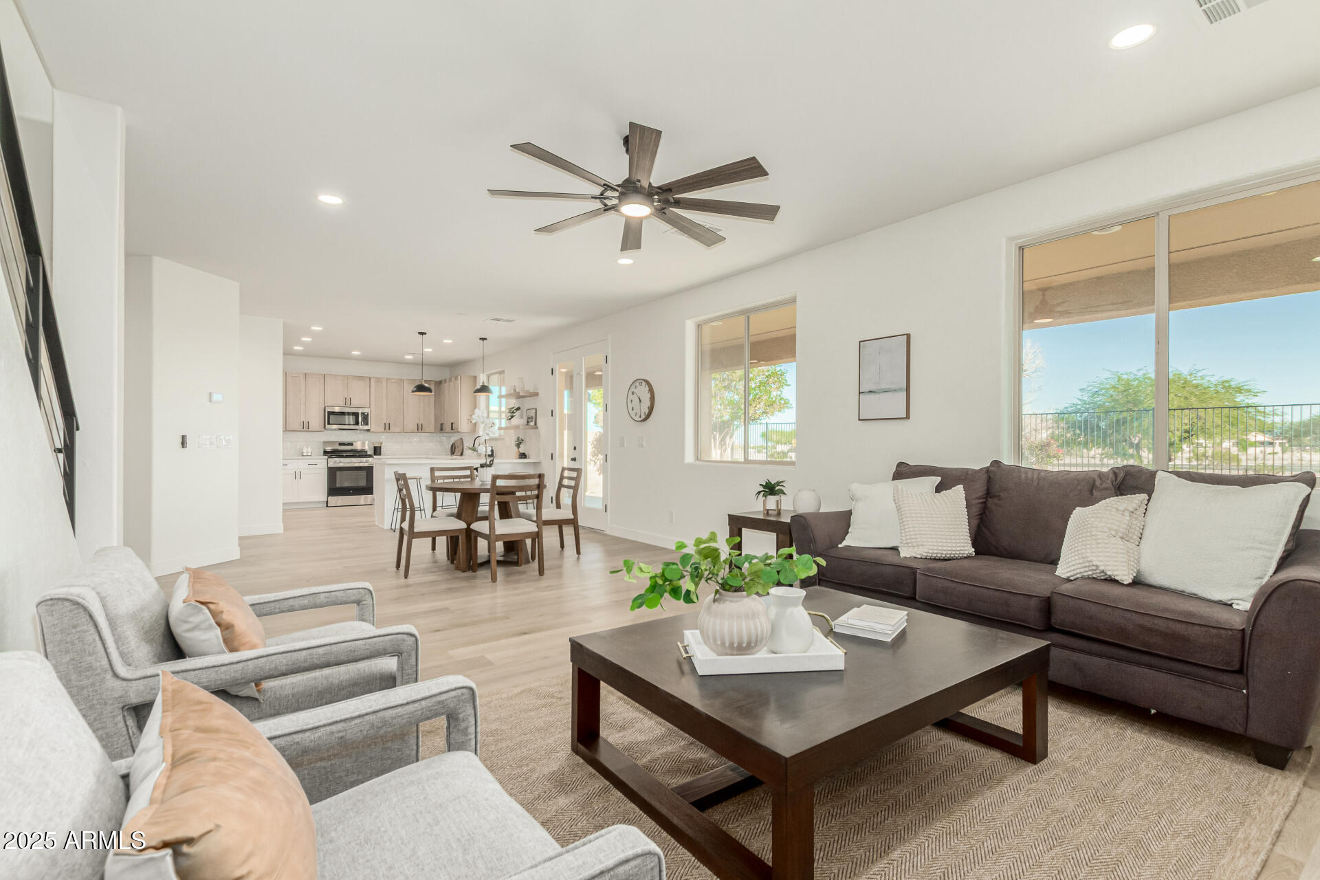 1033 E PASTURE CANYON Drive