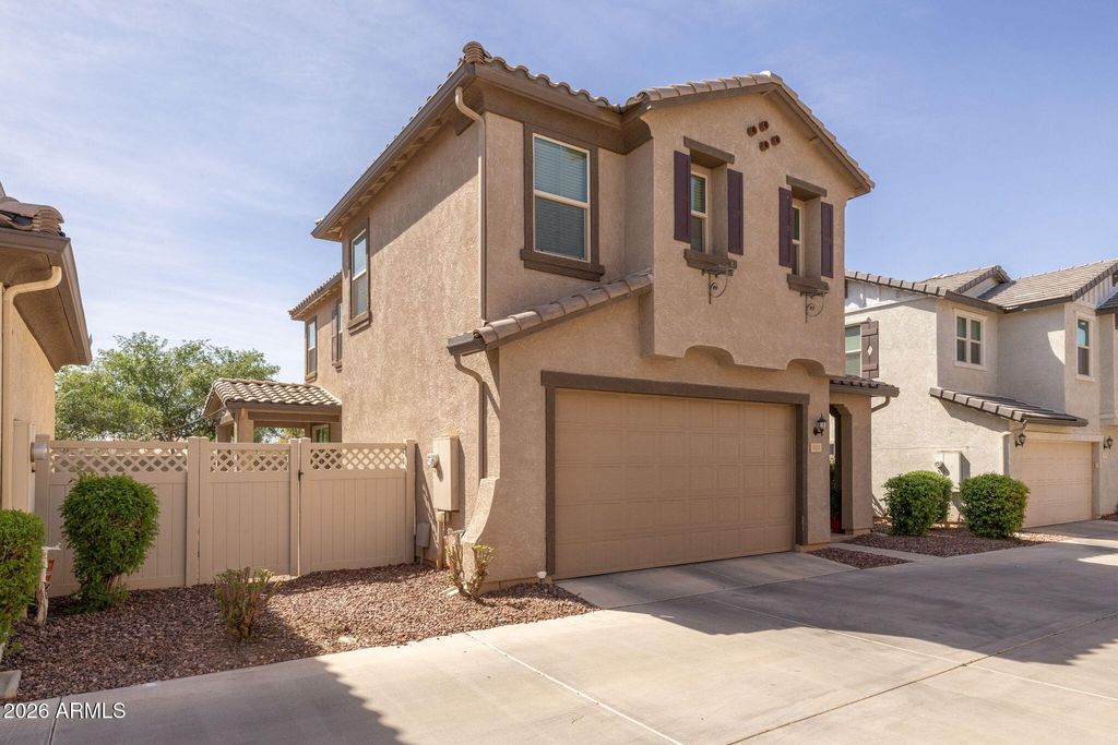 Photo of 921 S Swallow Lane, Gilbert, AZ 85296 (MLS # 6999782)