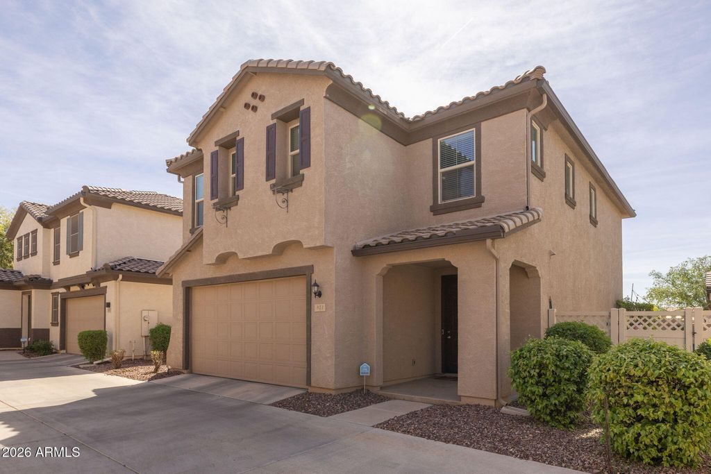 Photo of 921 S Swallow Lane, Gilbert, AZ 85296 (MLS # 6999782)