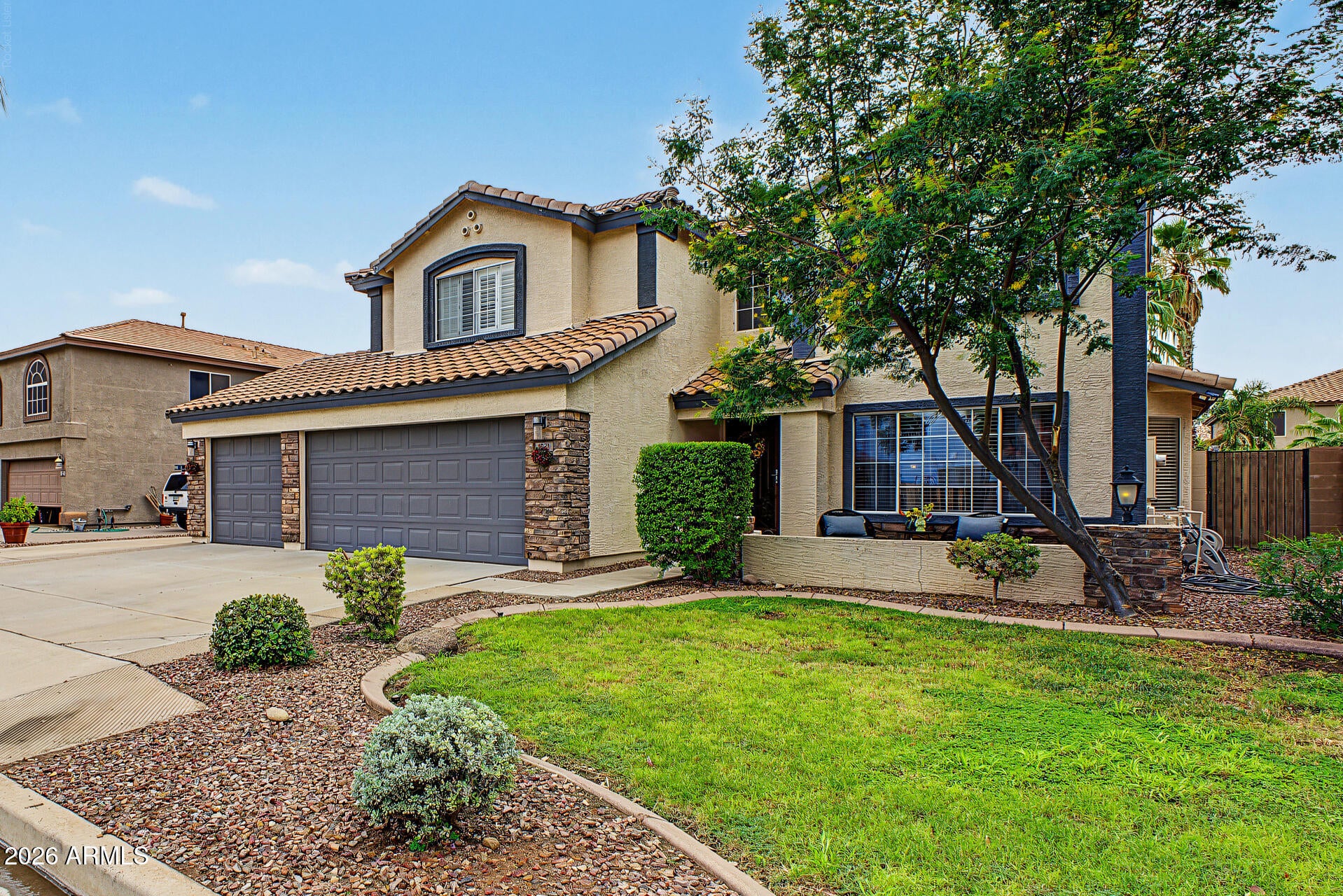 1021 E ROSEBUD Drive