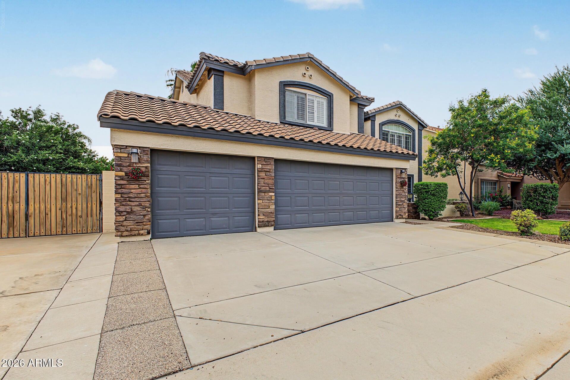 1021 E ROSEBUD Drive