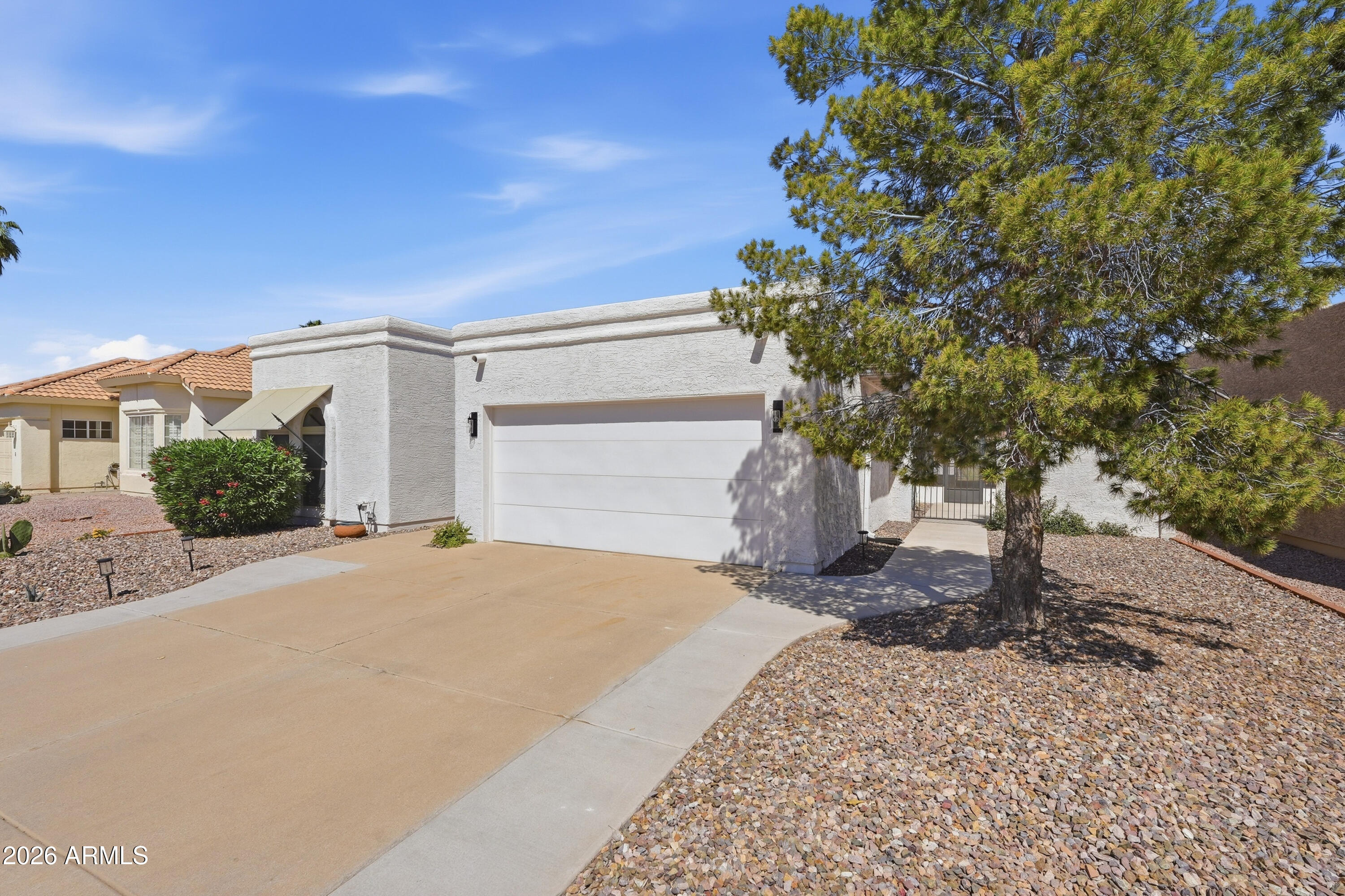 10602 E ELMHURST Drive