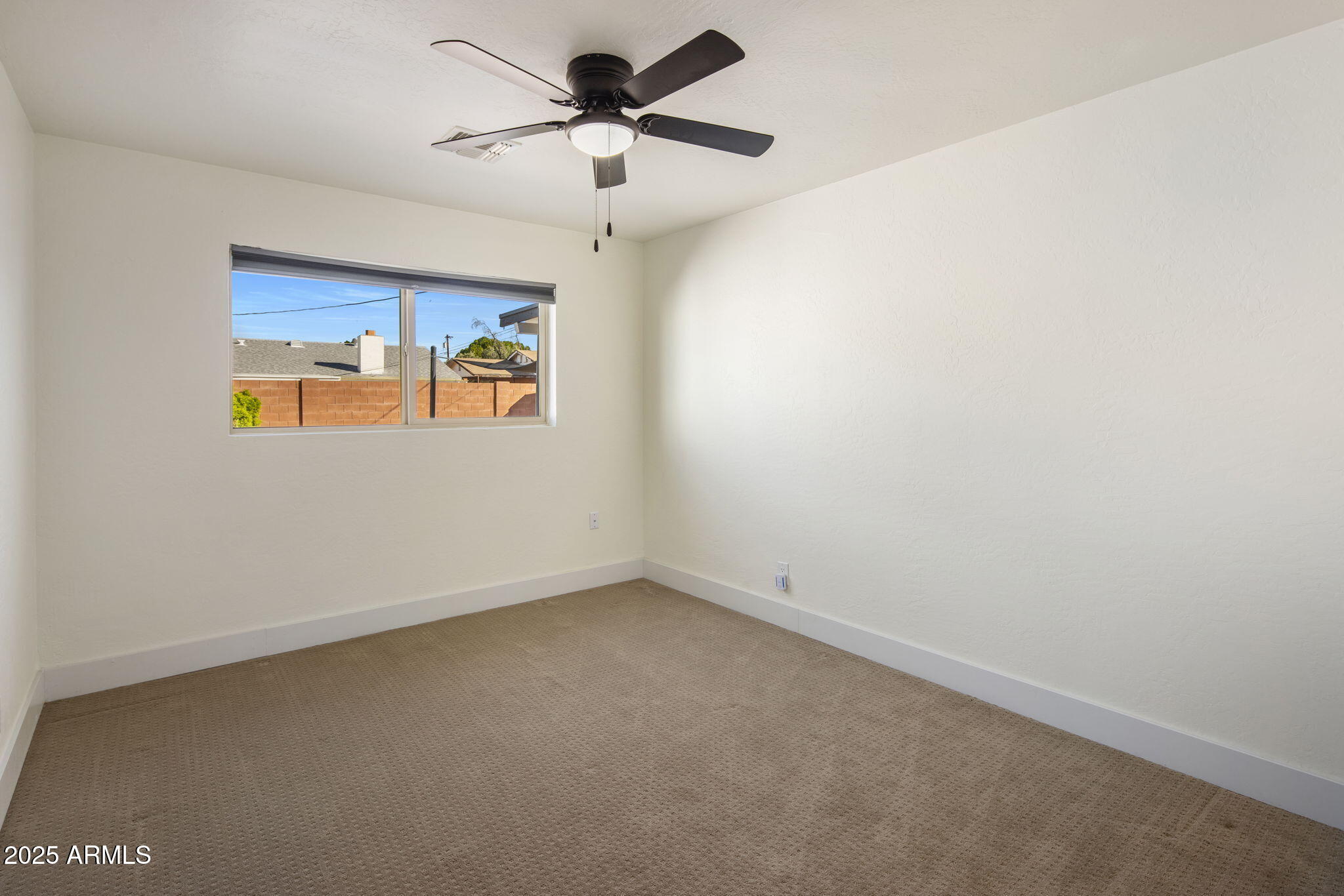 8022 E COLUMBUS Avenue