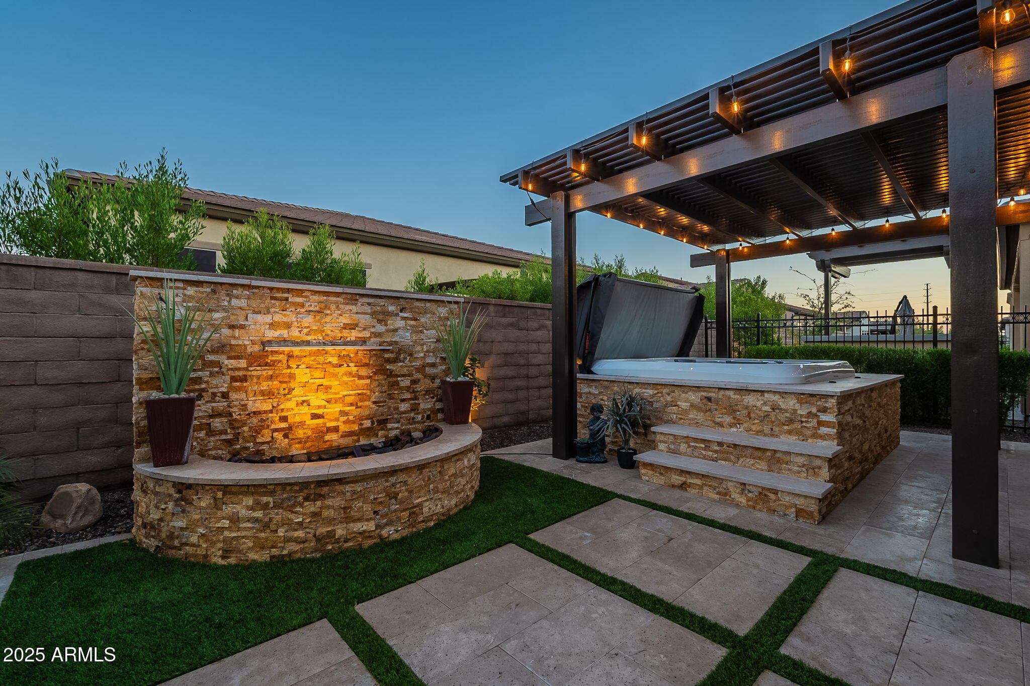429 E VETERANS Way