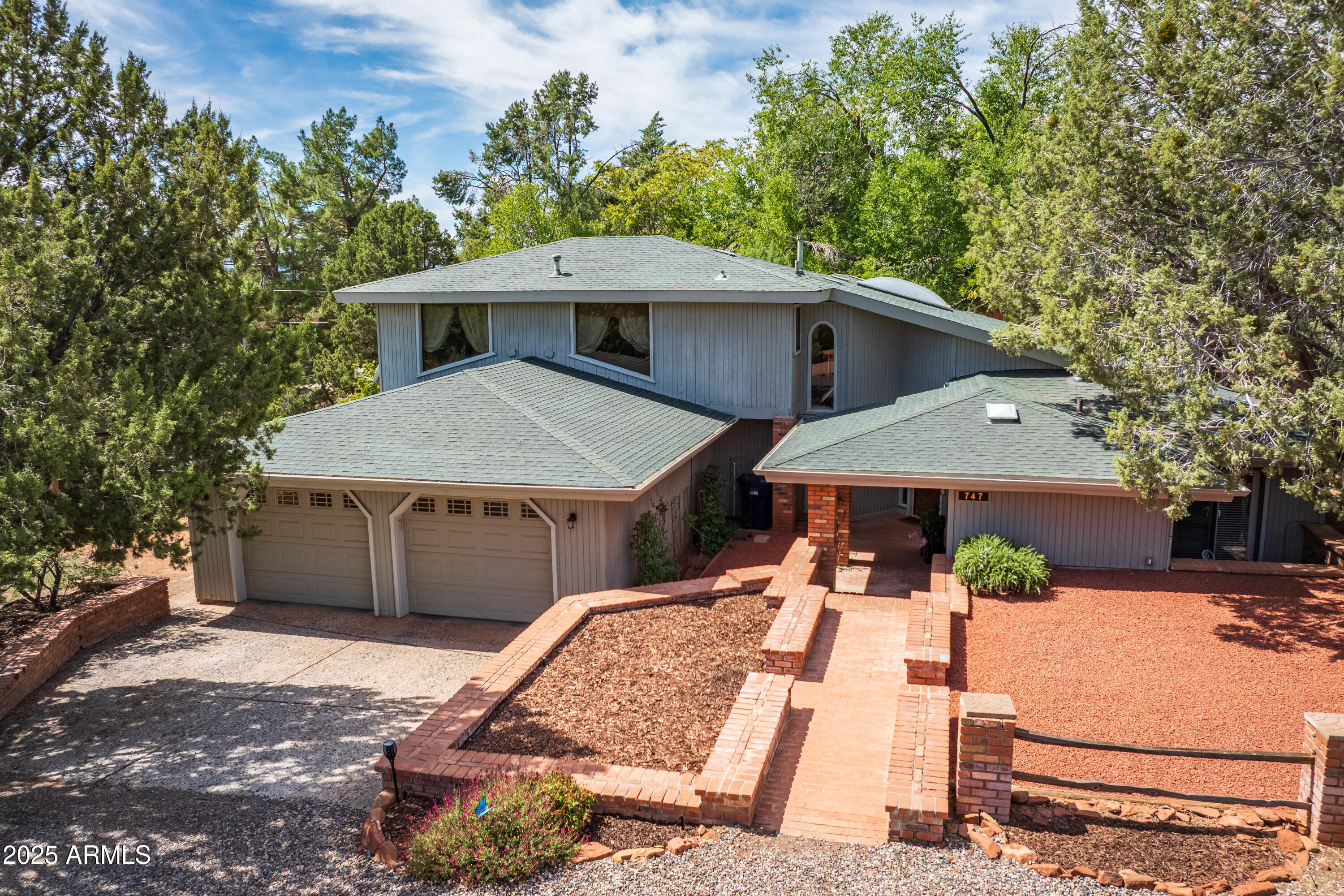 747 MOUNTAIN SHADOWS Drive