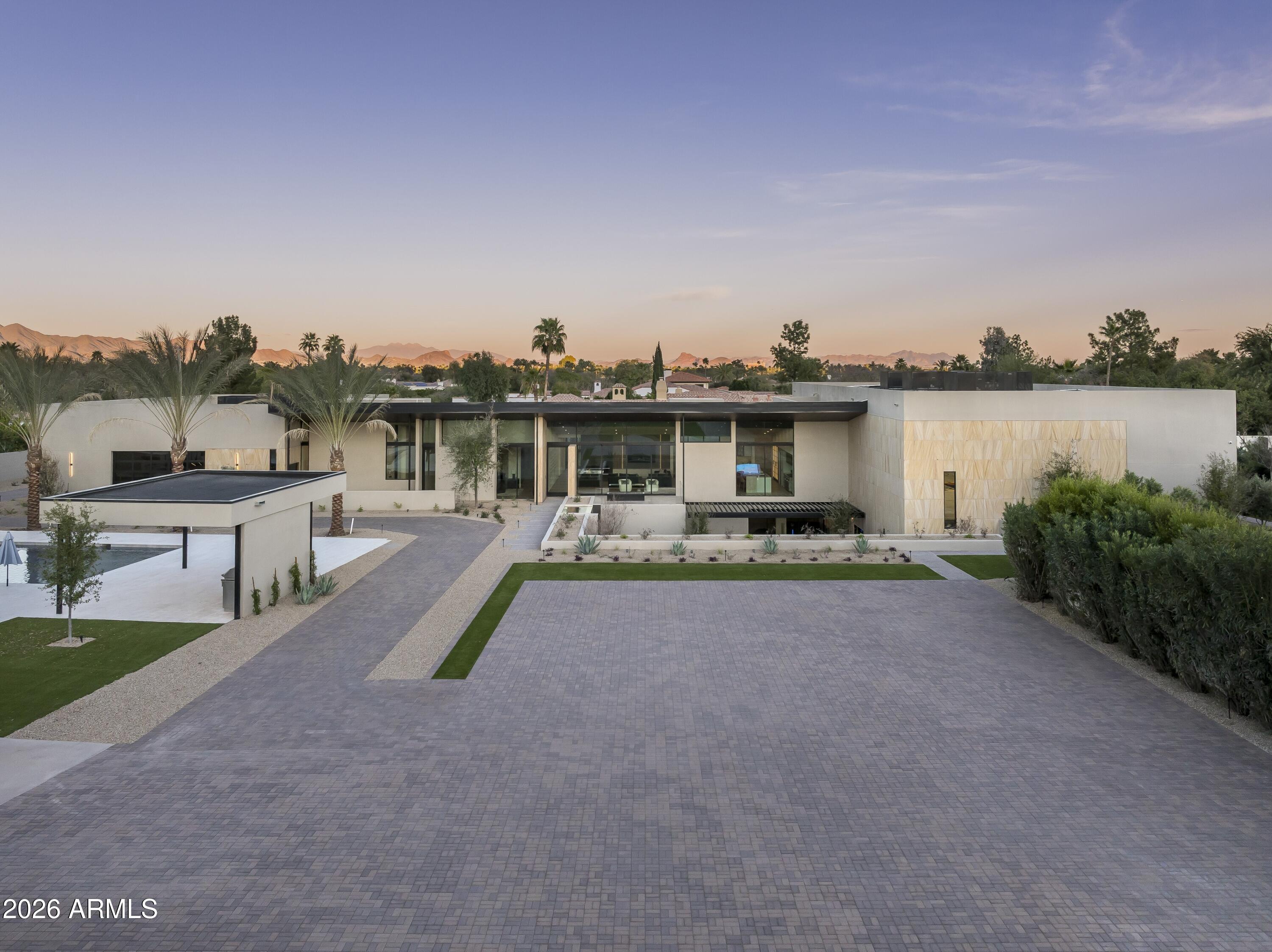 7545 N MOCKINGBIRD Lane