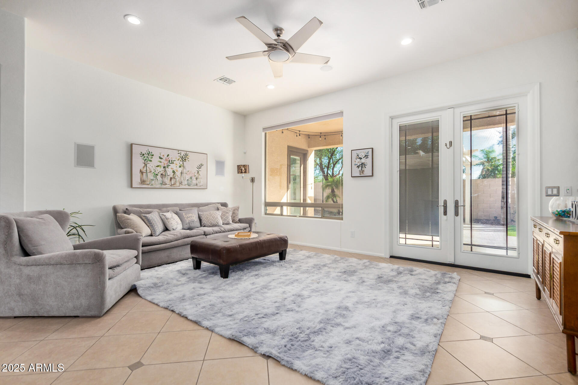 789 E SAN CARLOS Way