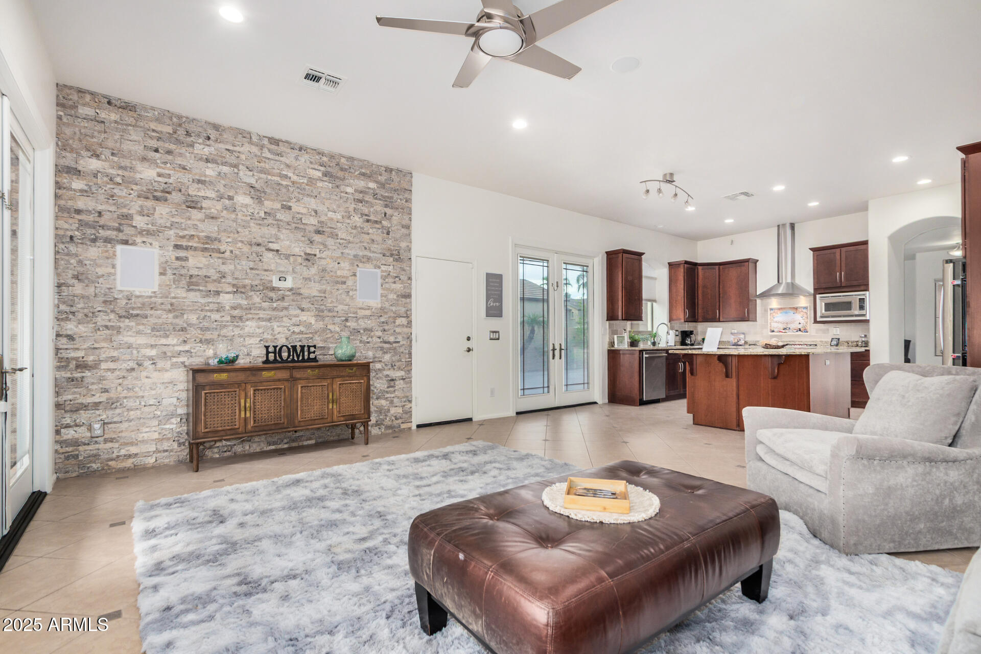 789 E SAN CARLOS Way