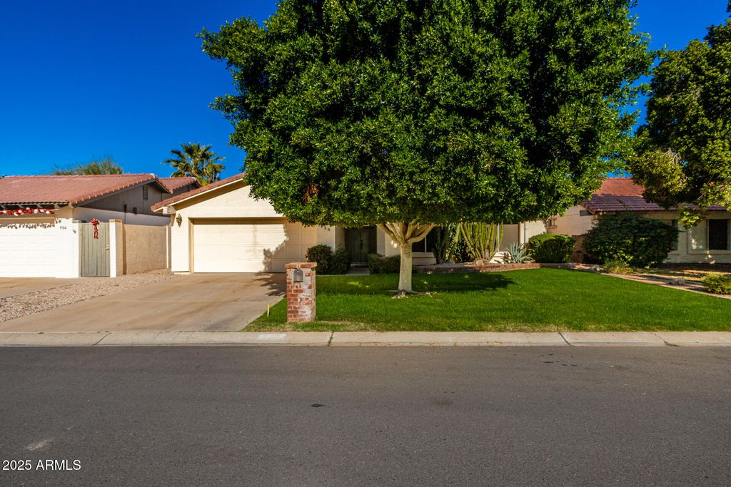 Photo of 938 E Driftwood Drive, Tempe, AZ 85283 (MLS # 6957521)