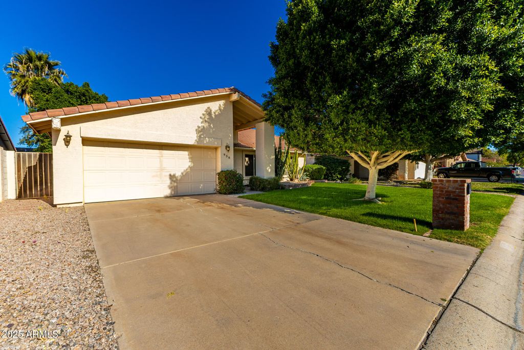 Photo of 938 E Driftwood Drive, Tempe, AZ 85283 (MLS # 6957521)
