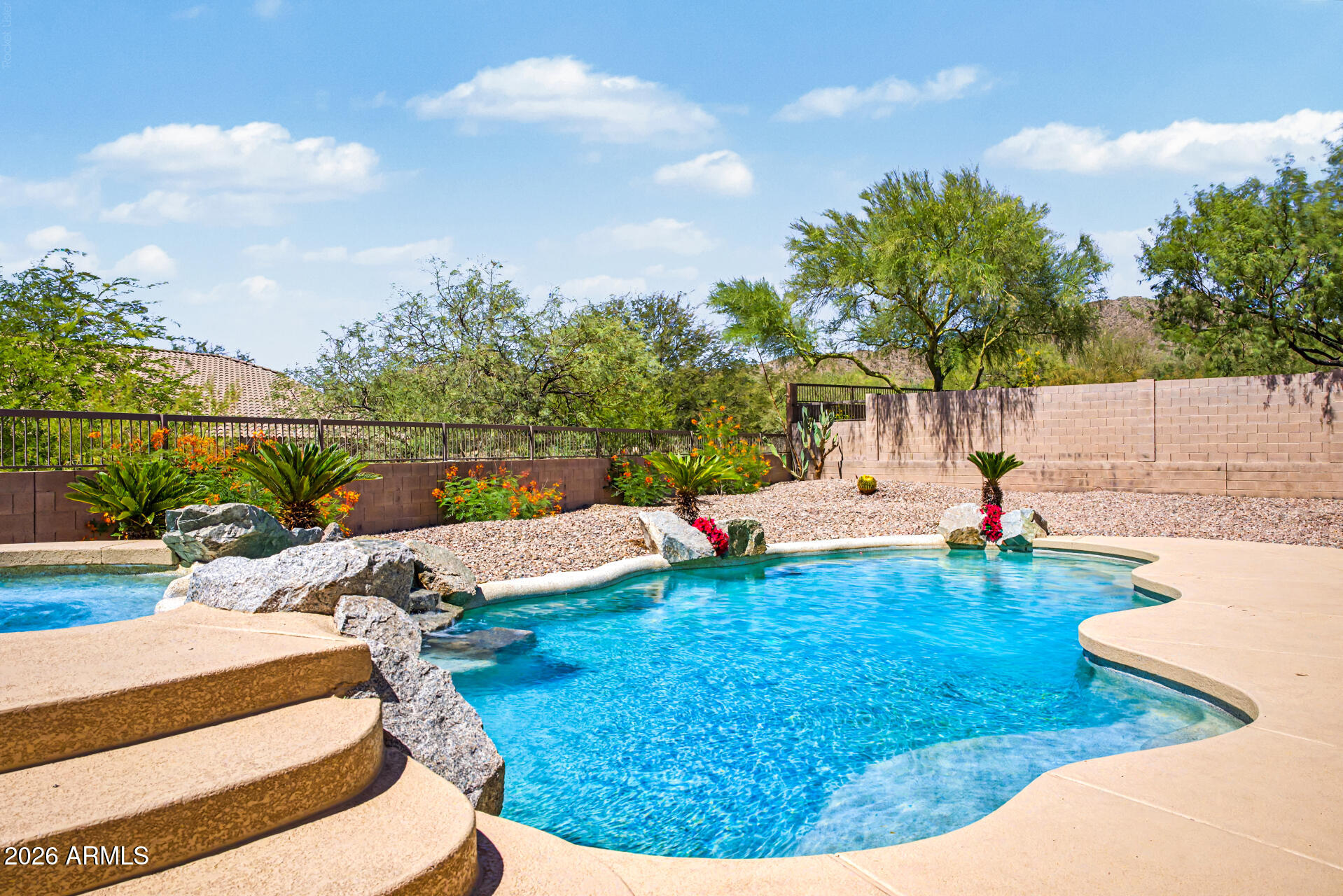 7926 E SADDLEBACK Circle